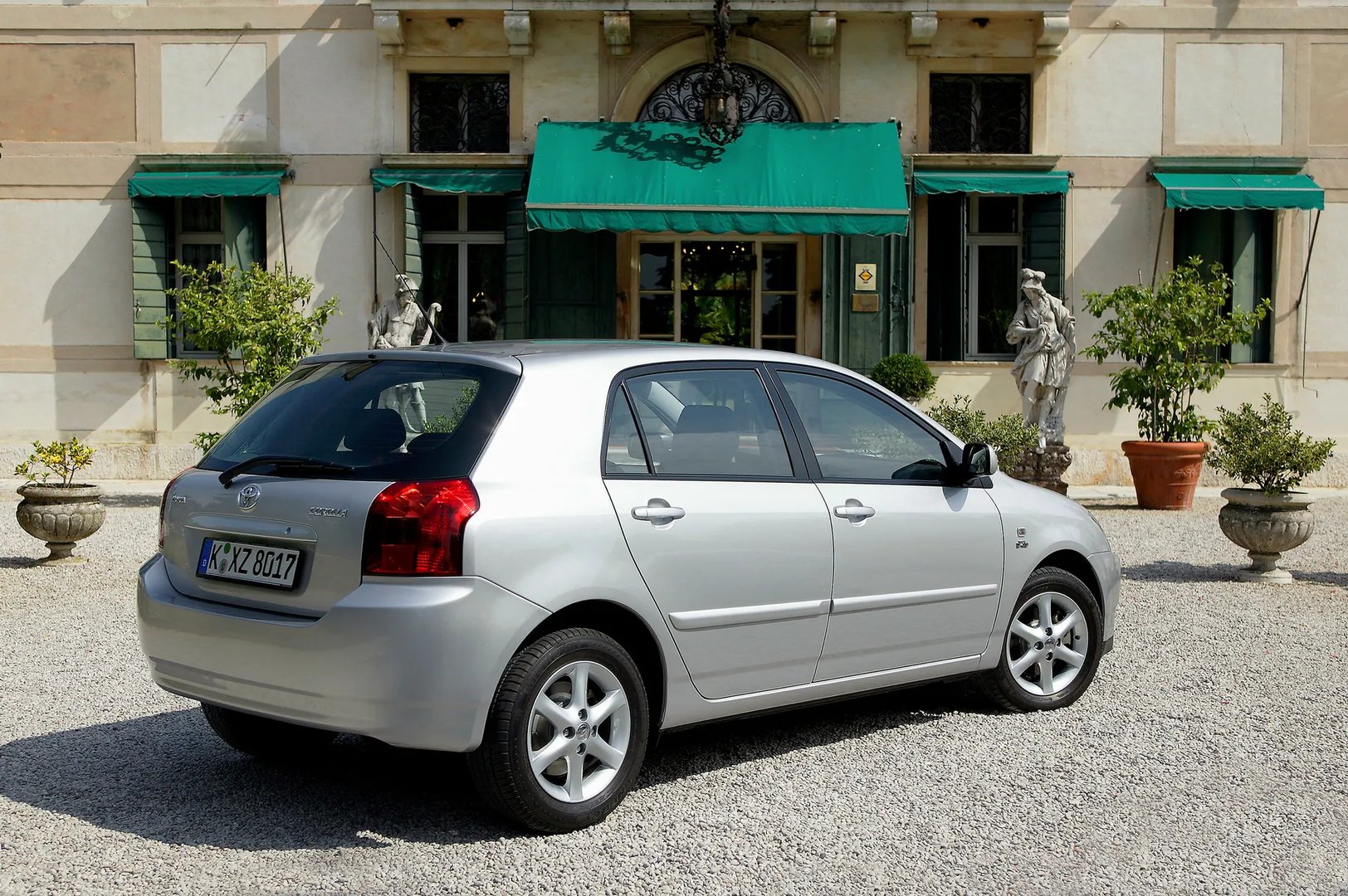 Toyota_Corolla_9_generation__Hatchback_5-door__2.jpg