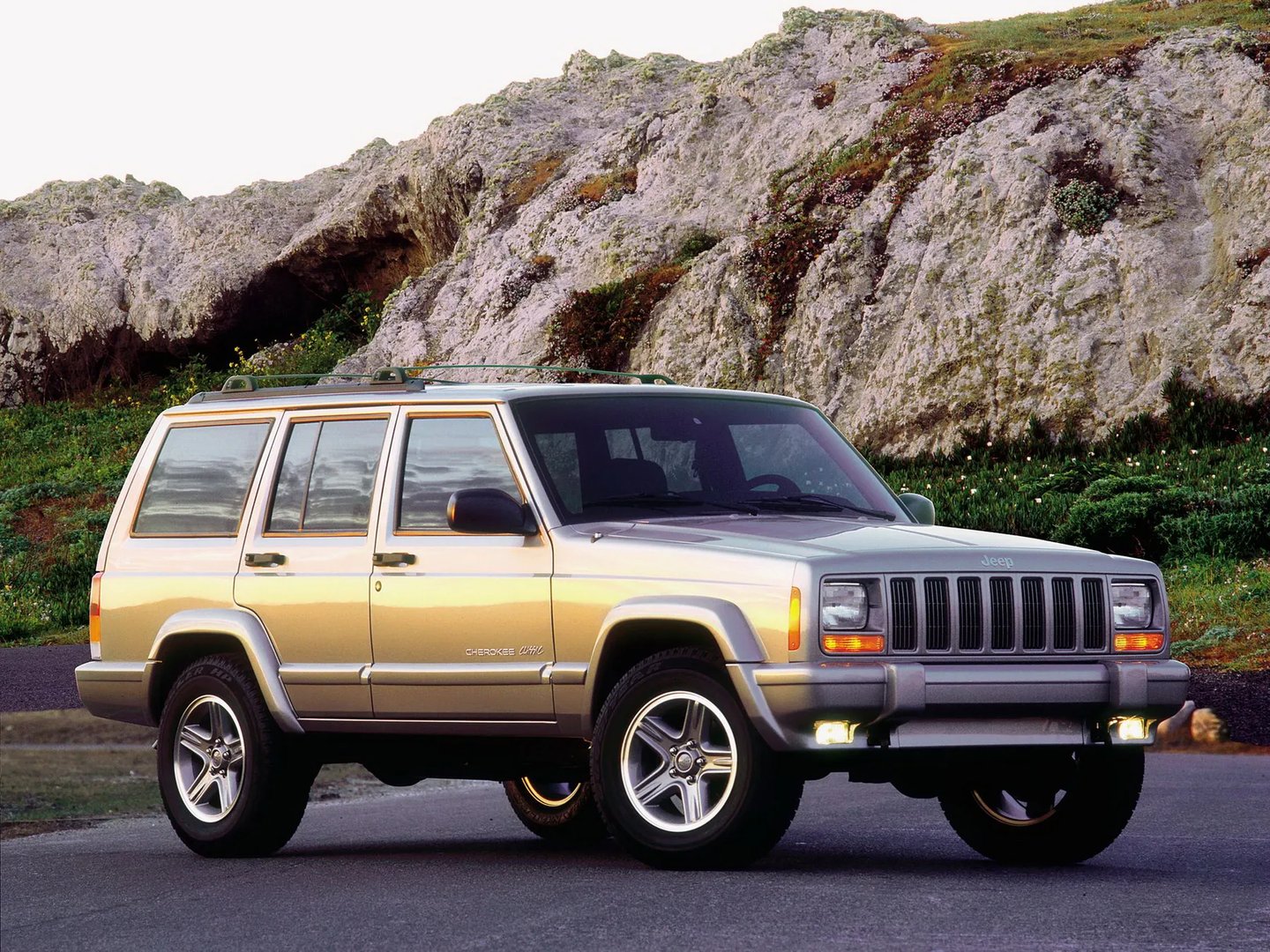 Jeep_Cherokee_2_generation_restyling__SUV_5-doors__8.jpg