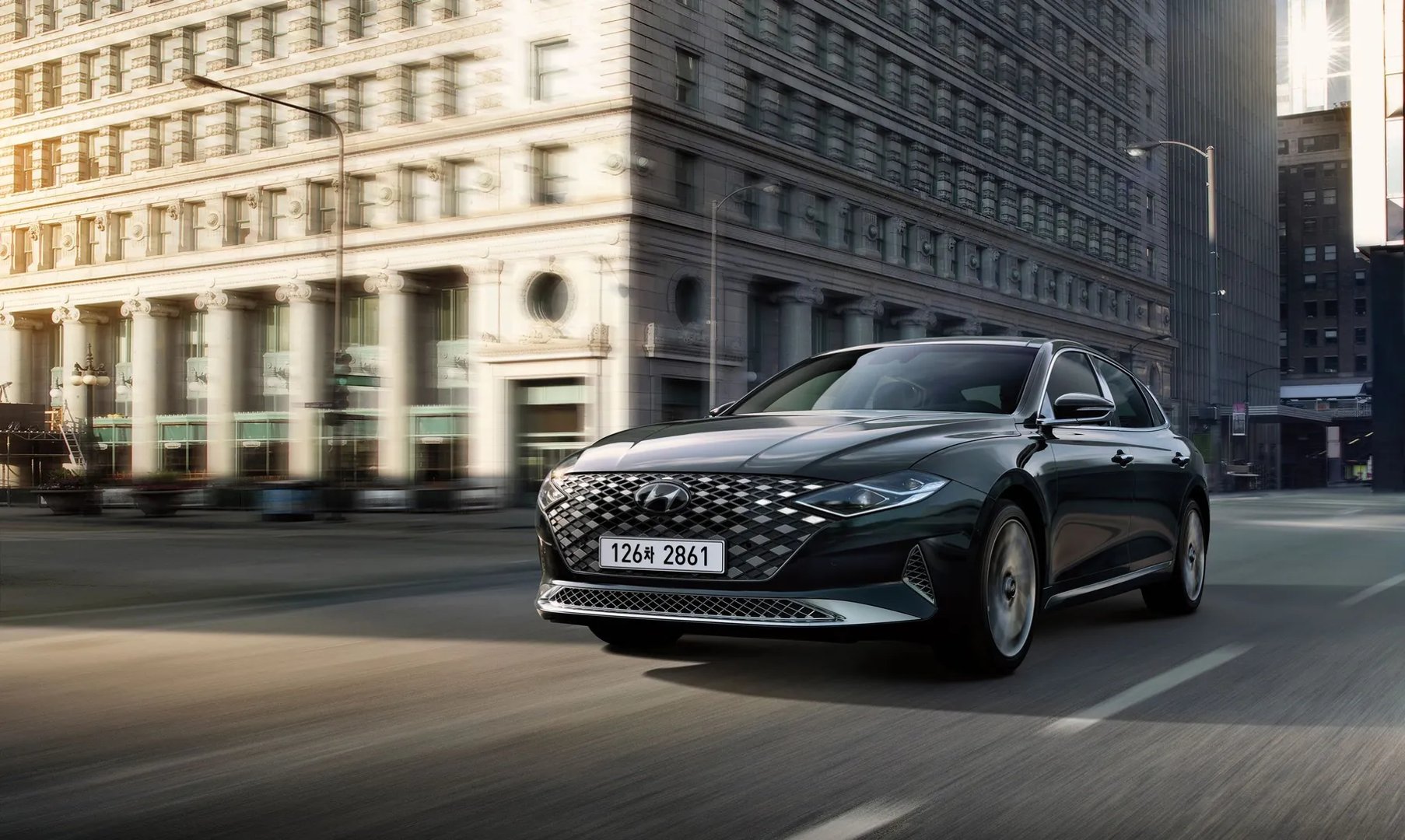 Hyundai_Grandeur_6_generation_restyling__Sedan__1.jpg