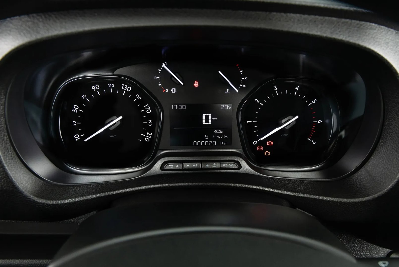 Peugeot_Expert_3_generation__Minivan__5.jpg