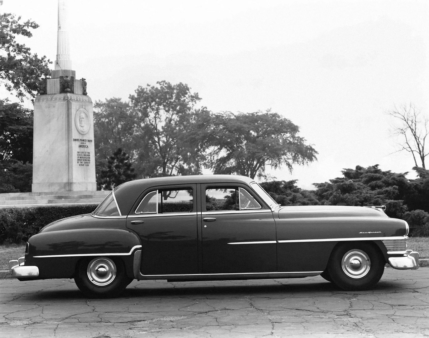 Chrysler_New_Yorker_3_generation__Sedan__3.jpg