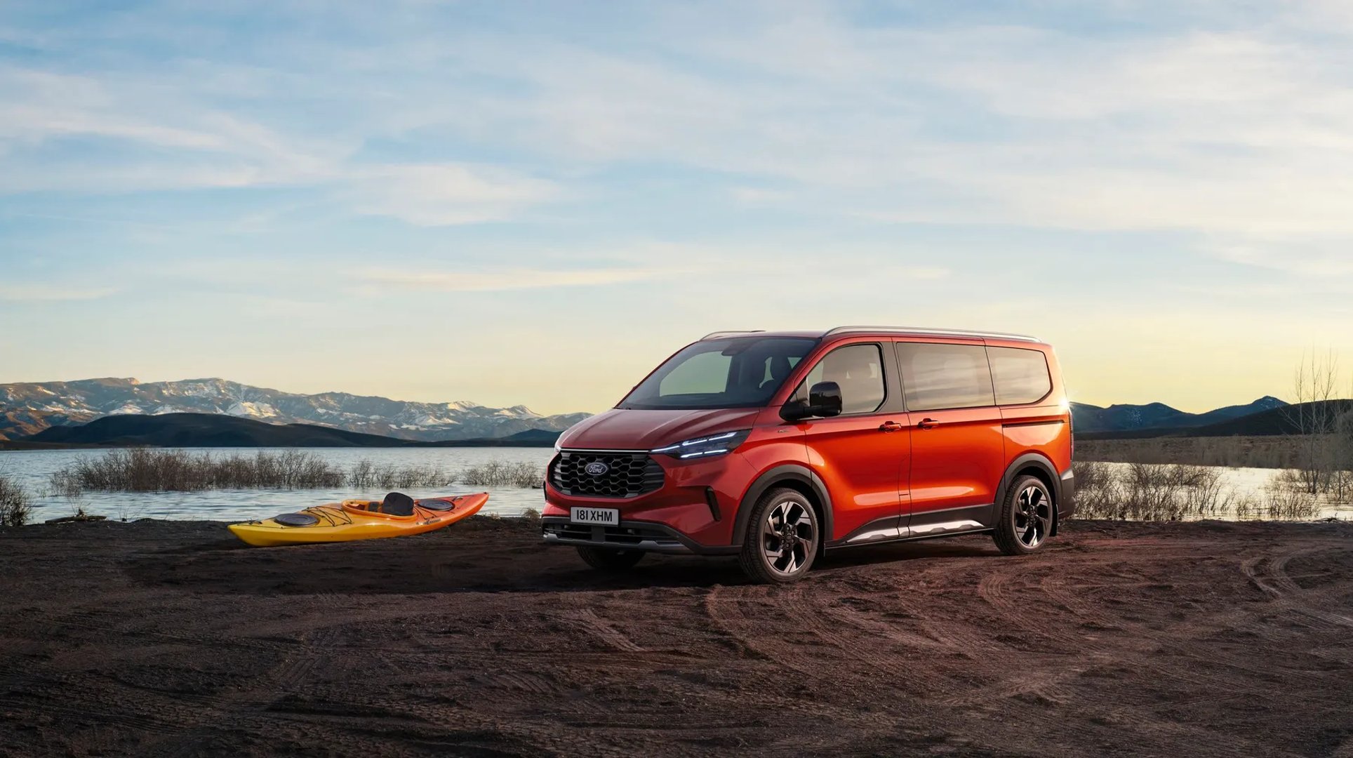 Ford_Tourneo_Custom_2_generation__Minivan__3.jpg