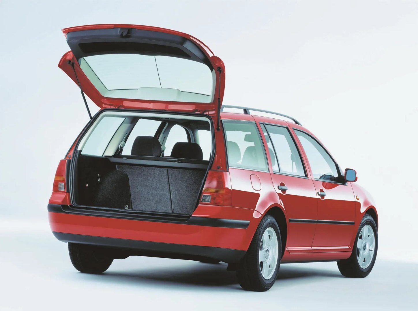 Volkswagen_Golf_4_generation__Estate_5-door__9.jpg