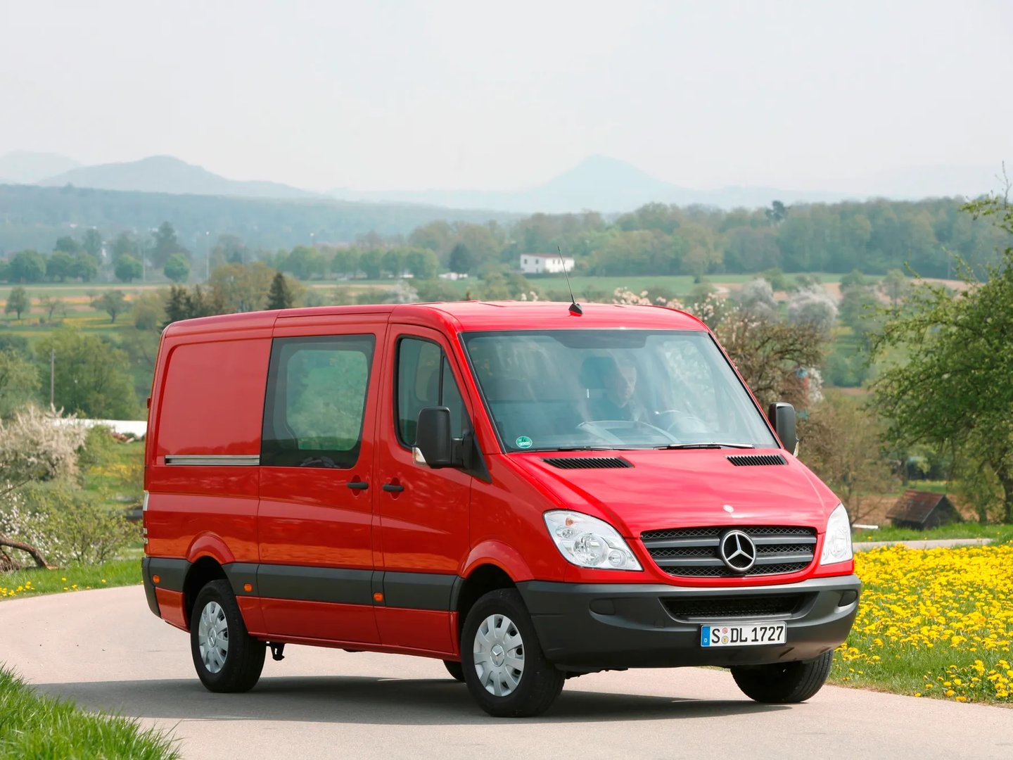 Mercedes_Sprinter_2_generation__Van__4.jpg