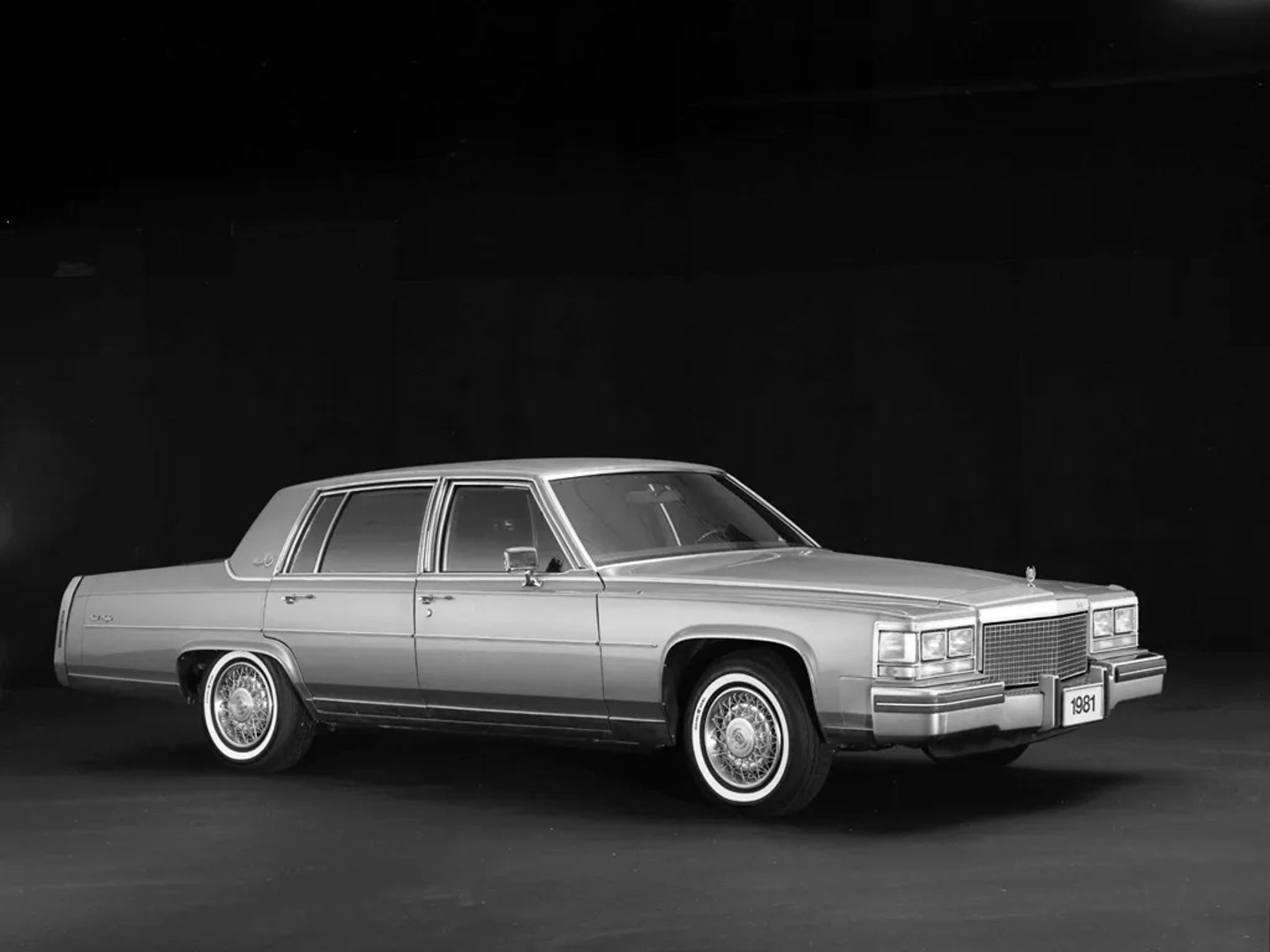 cadillac_Fleetwood_Brougham_1_generation__Sedan__2.jpg