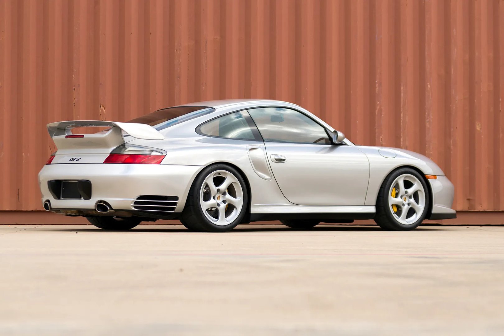 Porsche_911_GT2_2_generation__Coupe__2.jpg