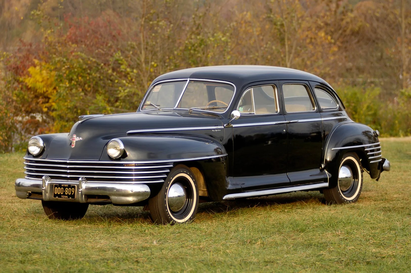 Chrysler_New_Yorker_2_generation__Sedan__1.jpg