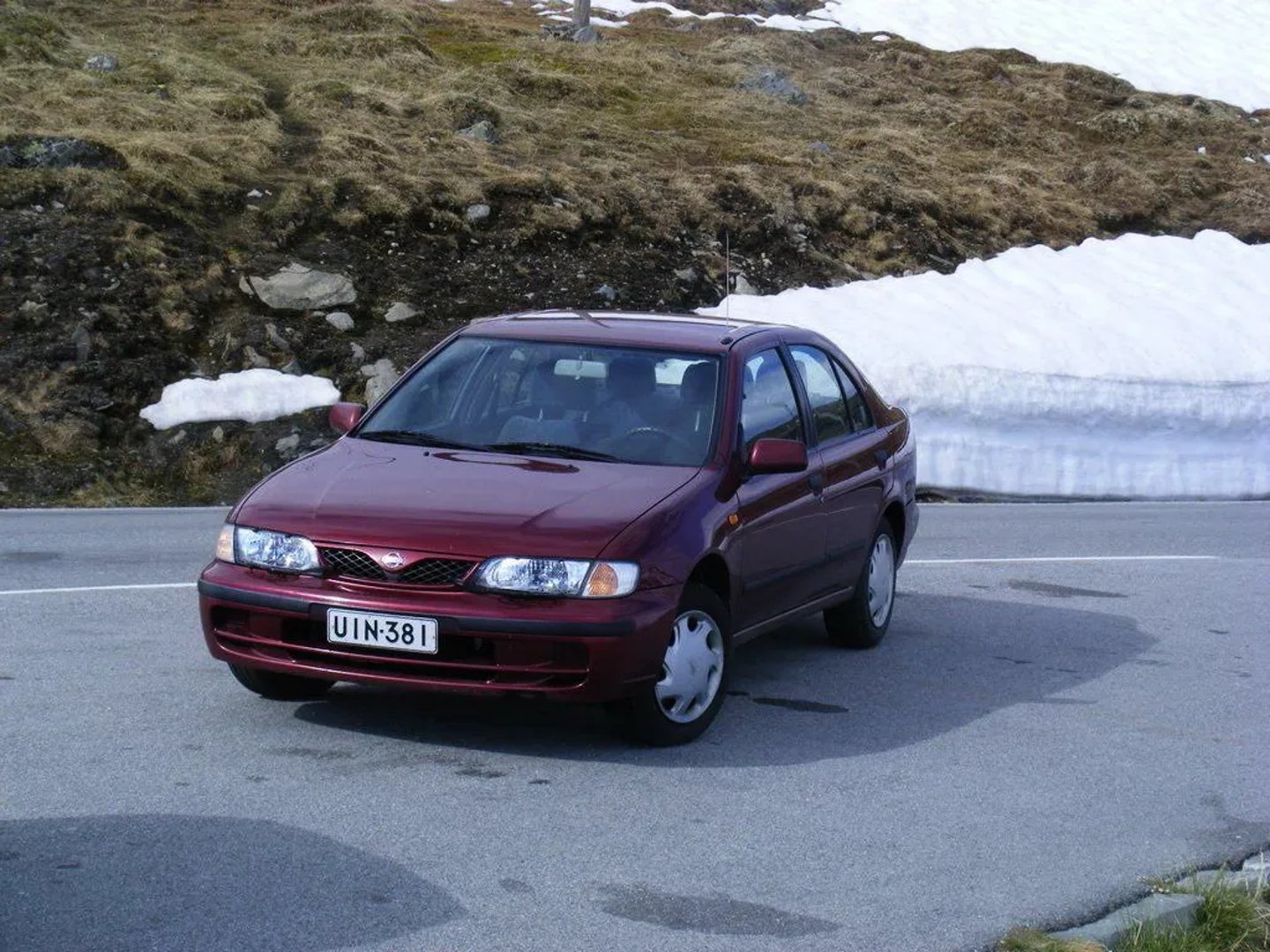 Nissan_Almera_1_generation__Sedan__1.jpg