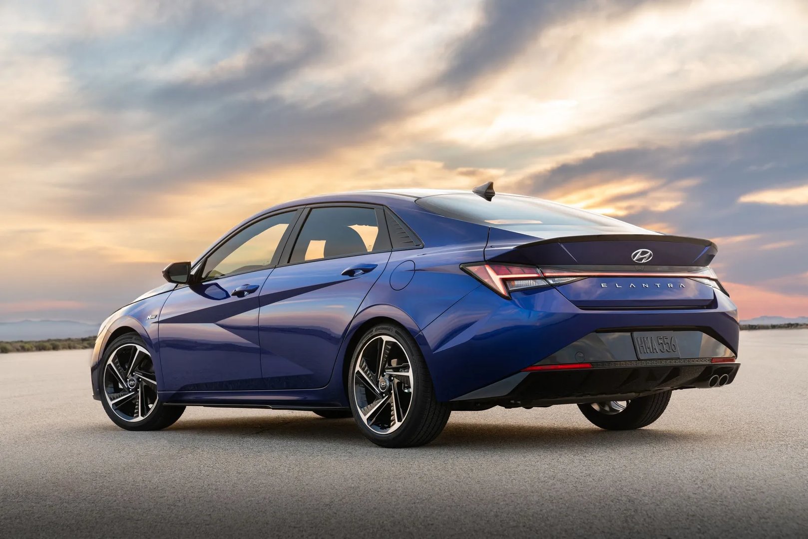 Hyundai_Elantra_7_generation__Sedan__1.jpg