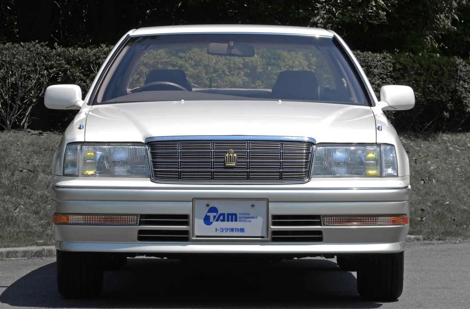 Toyota_Crown_10_generation__Sedan__6.jpg
