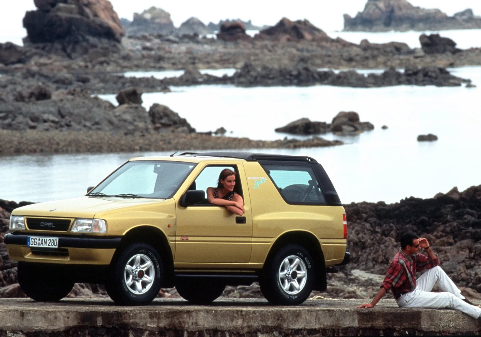 Opel_Frontera_1_generation__SUV_3-doors__10.jpg