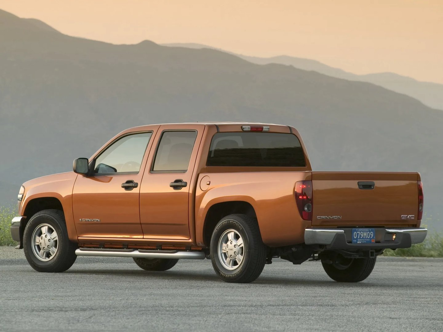 GMC_Canyon_1_generation__Pickup_double-cab__13.jpg