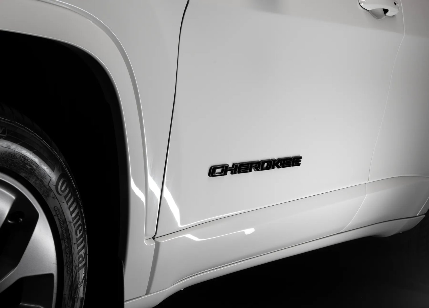 Jeep_Cherokee_5_generation_restyling__SUV_5-doors__12.jpg