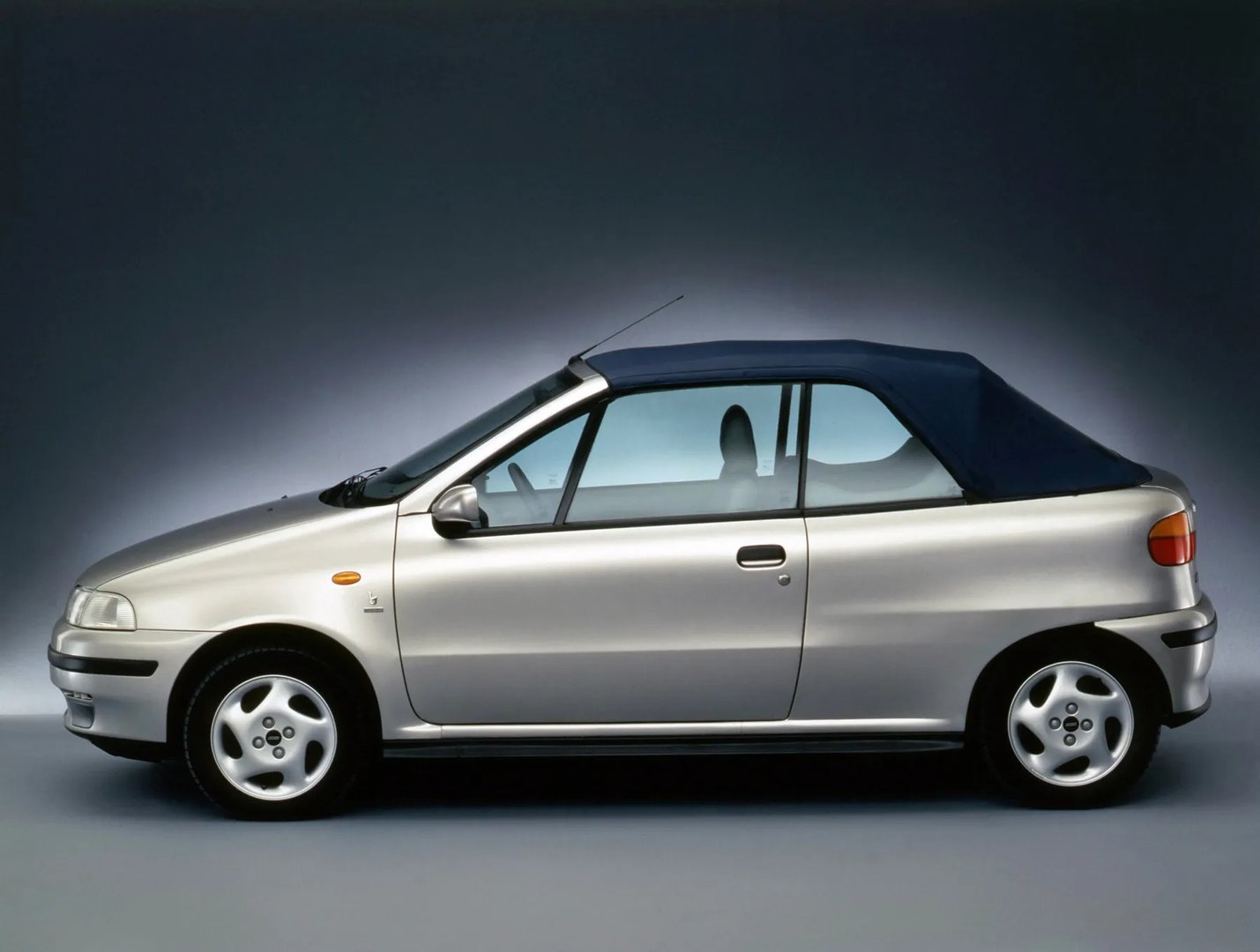 Fiat_Punto_1_generation__Cabrio__2.jpg