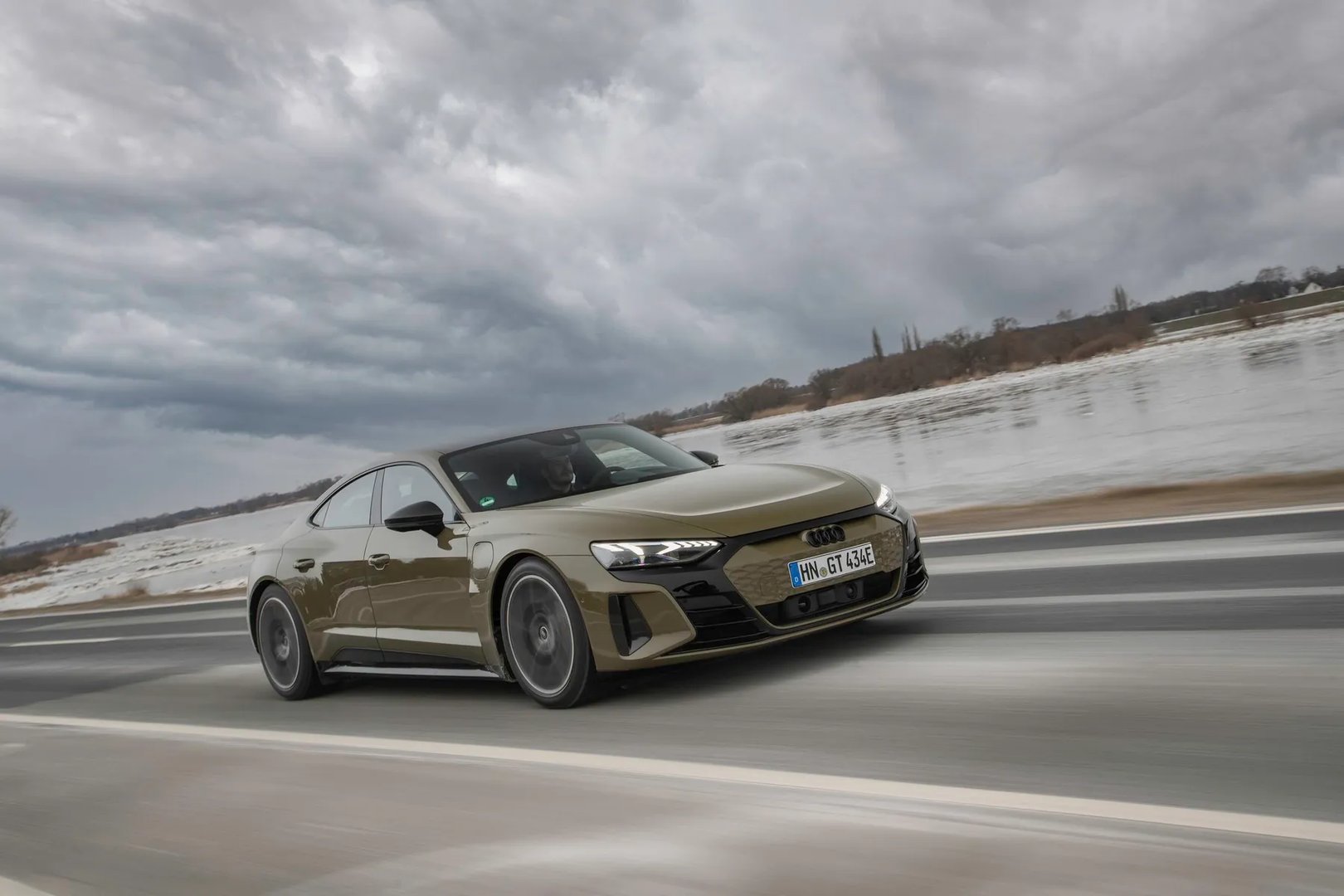 Audi_RS_e-tron_GT_1_generation__Sedan__1.jpg