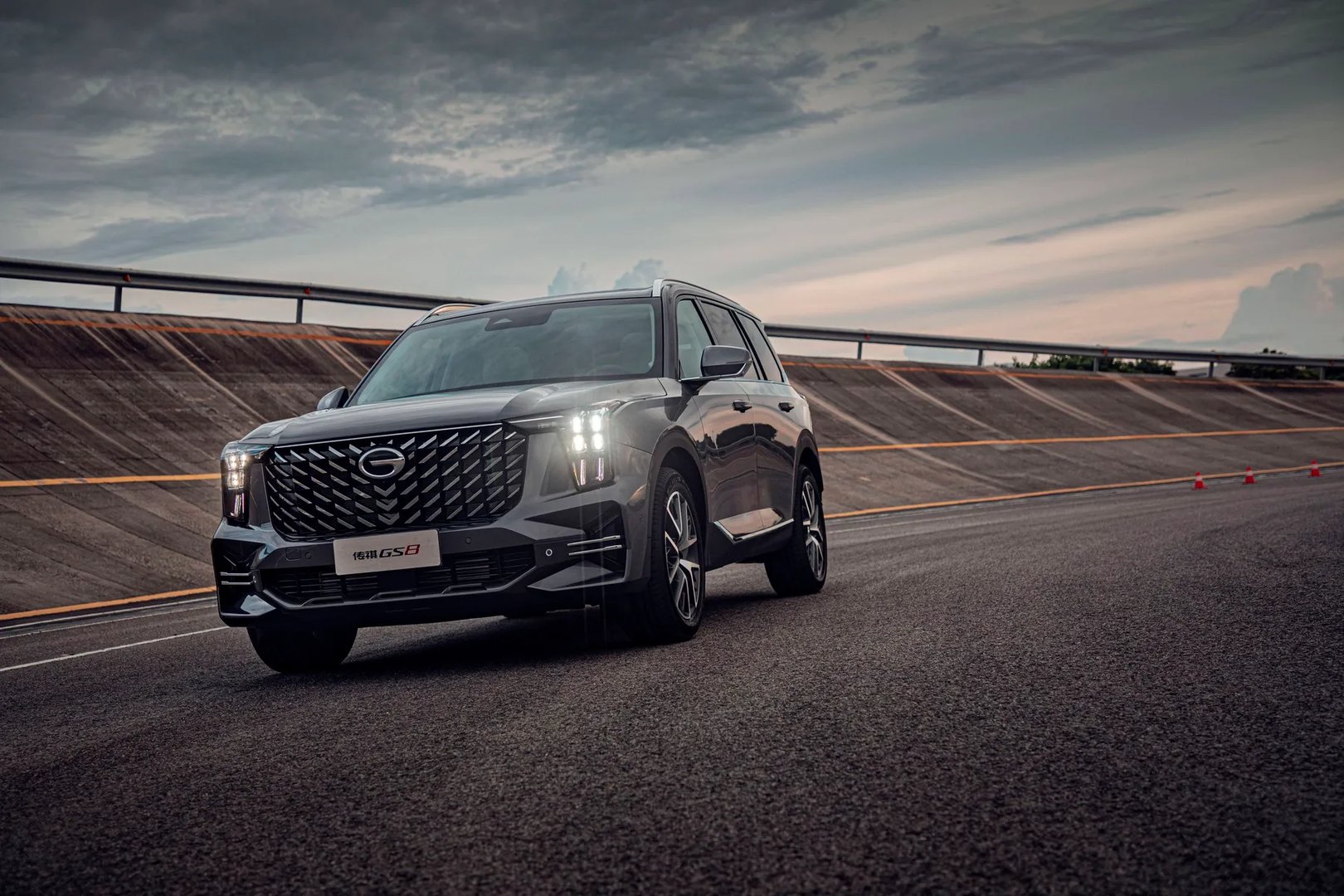 gac_Motor_GS8_2_generation__SUV_5-doors__11.jpg