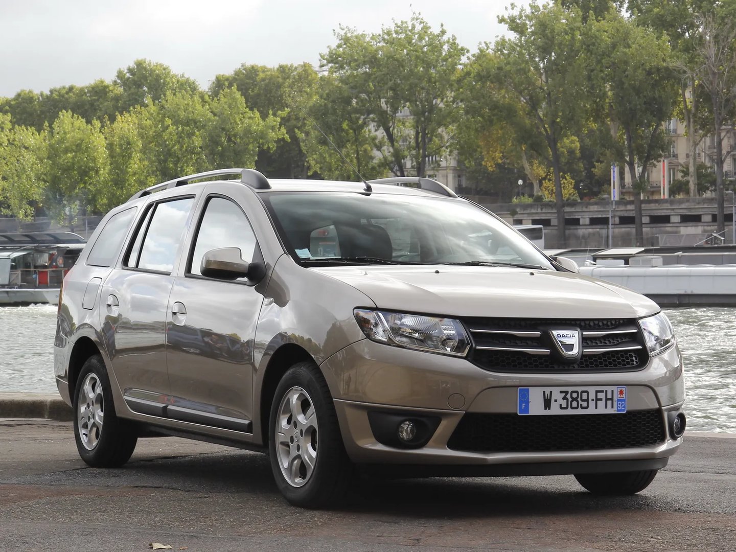 Dacia_Logan_MCV_2_generation__Estate__8.jpg