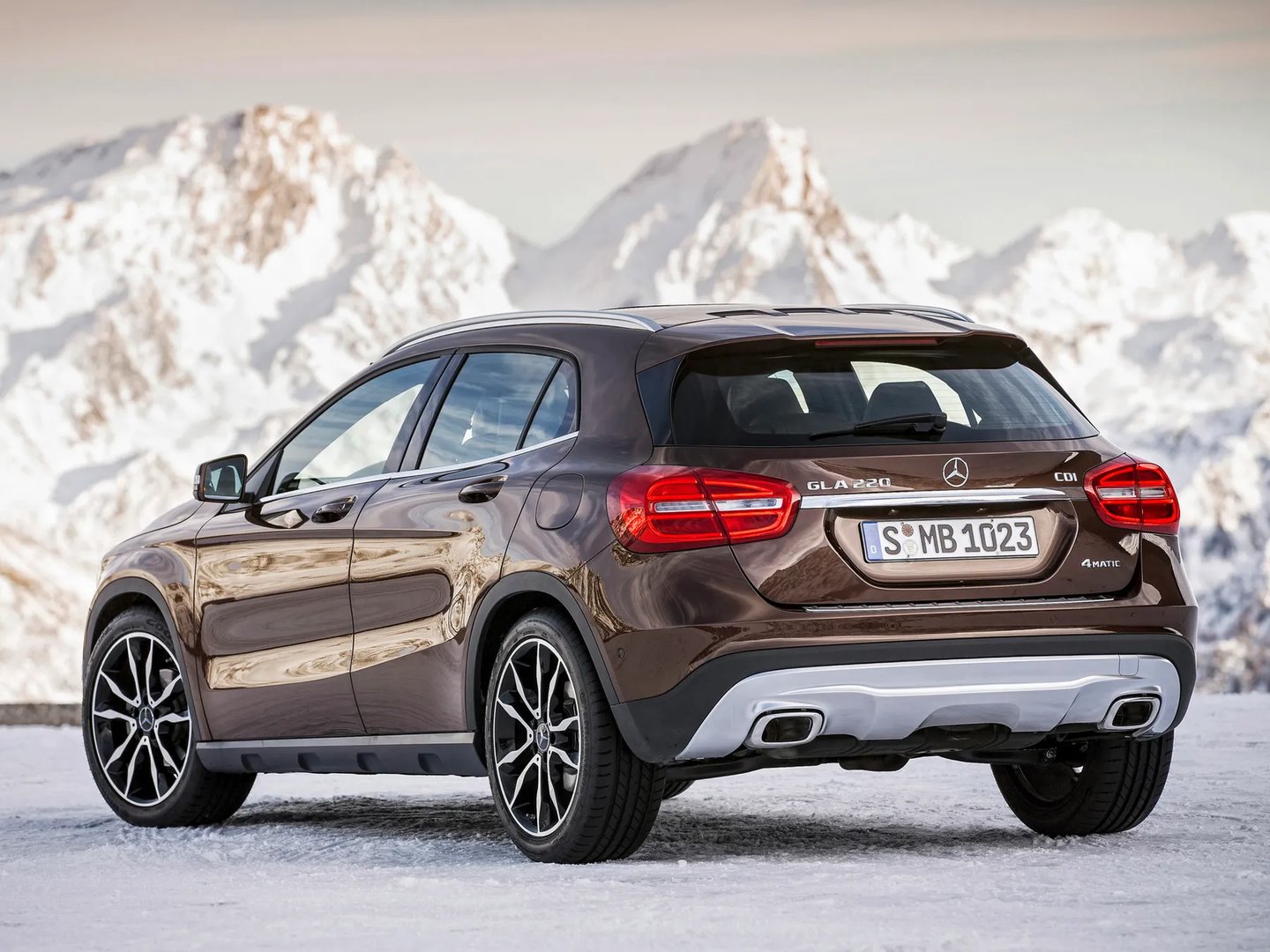Mercedes_GLA_1_generation__SUV_5-doors__10.jpg