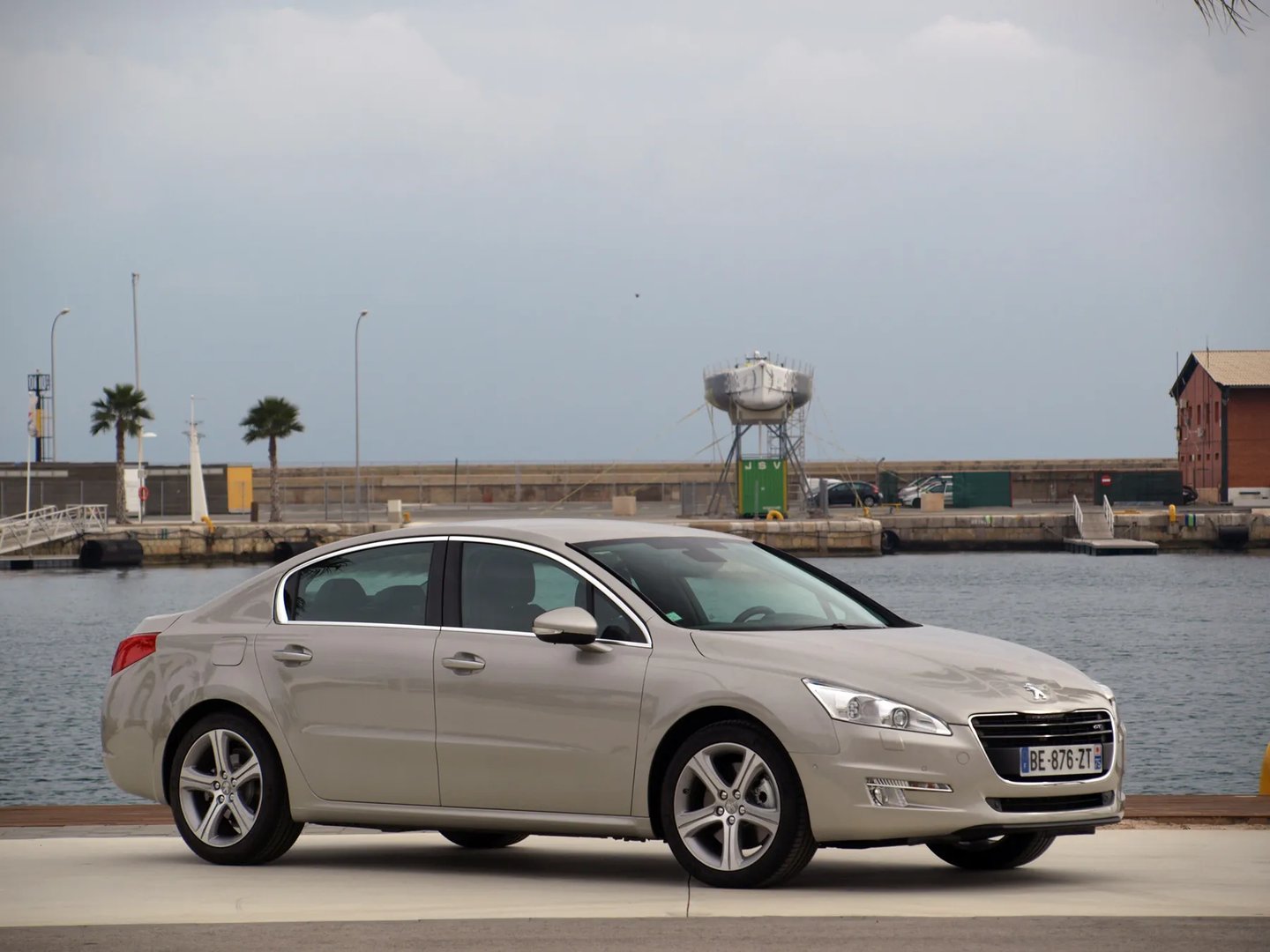 Peugeot_508_1_generation__Sedan__10.jpg