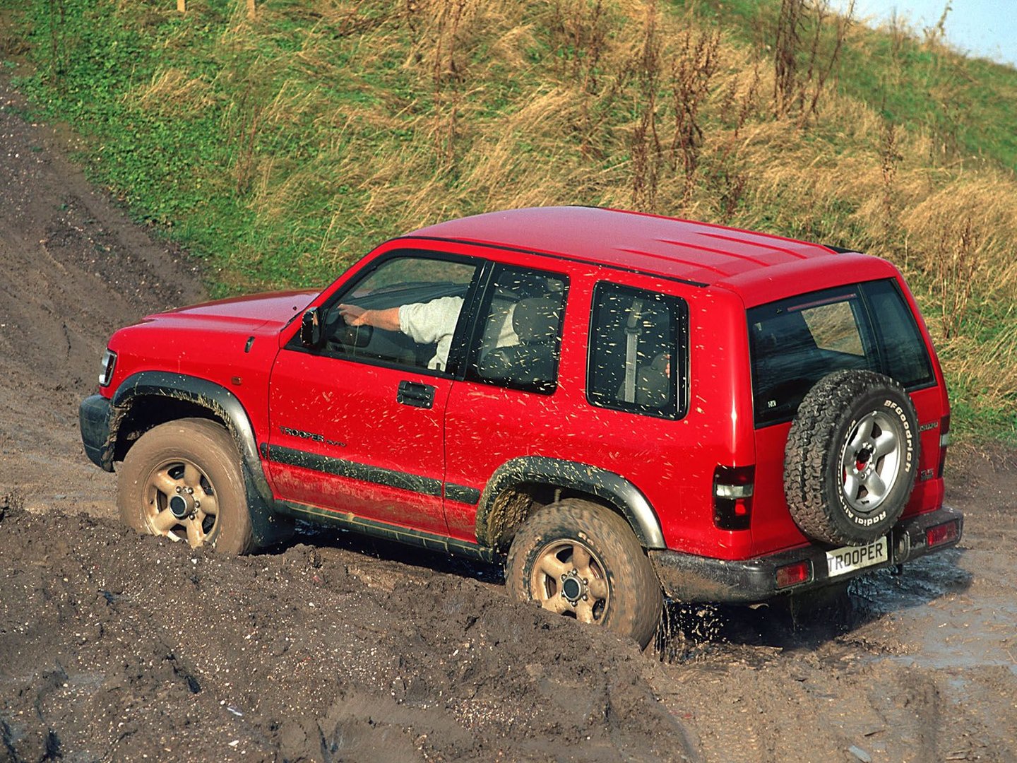 isuzu_Trooper_2_generation__SUV_3-doors__2.jpg