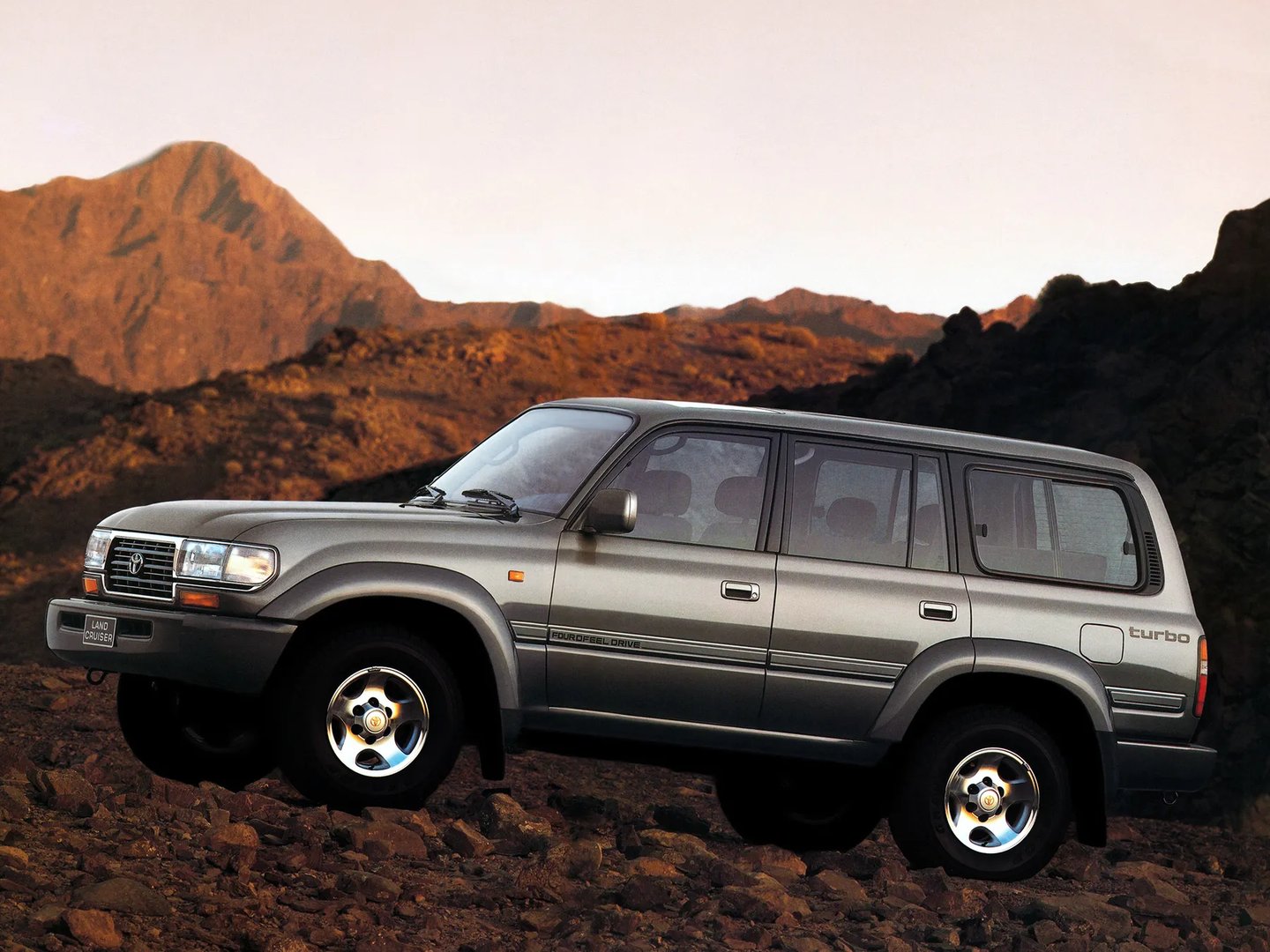 Toyota_LC_9_generation_restyling__SUV_5-doors__5.jpg