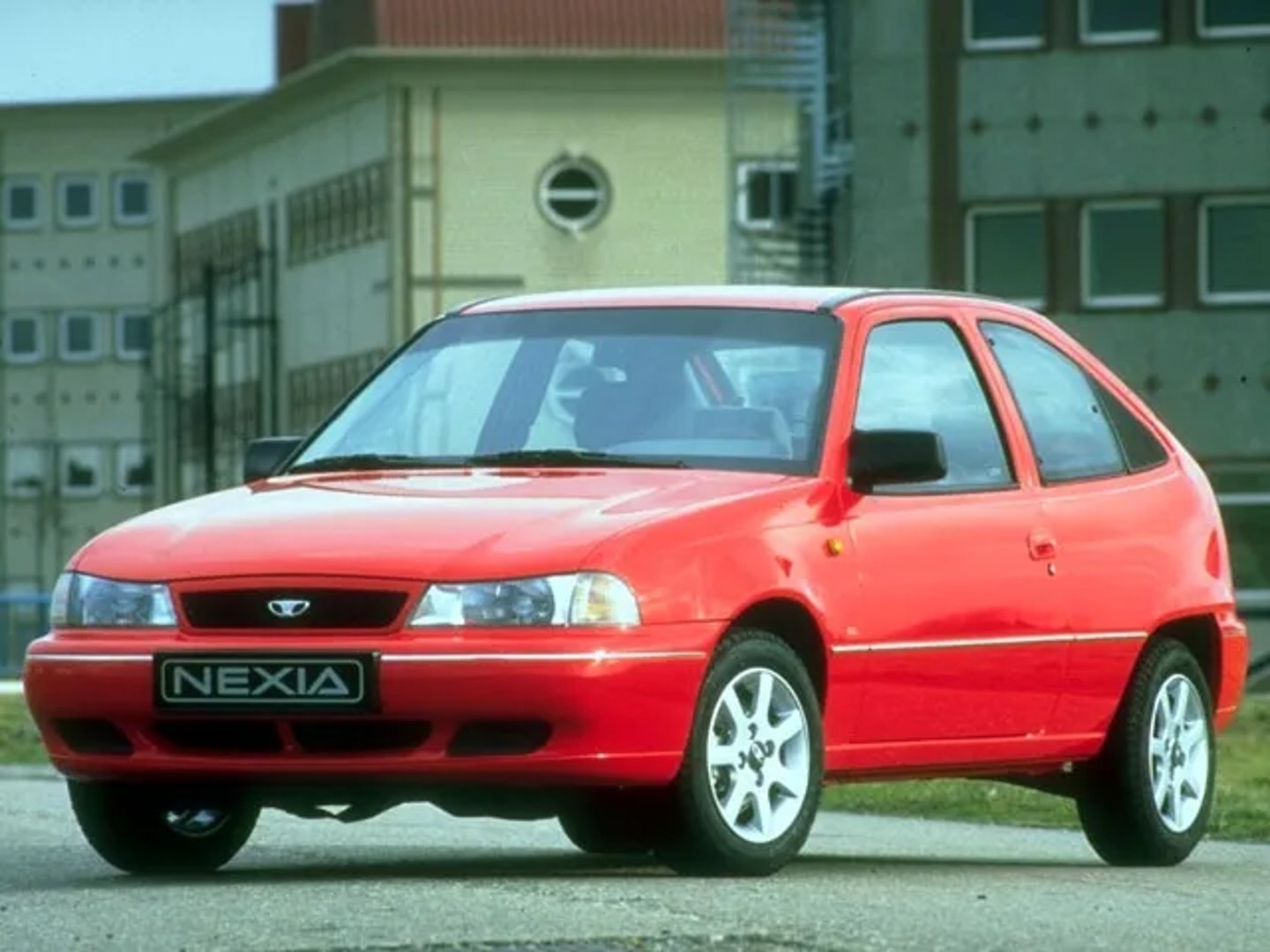 Daewoo_Nexia_1_generation__Hatchback_3-door__2.jpg