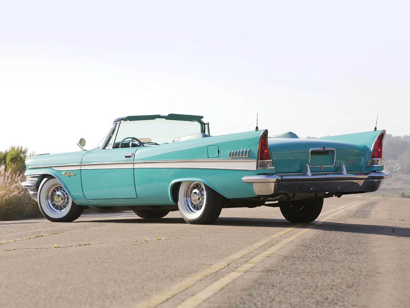 Chrysler_New_Yorker_5_generation__Cabrio__1.jpg