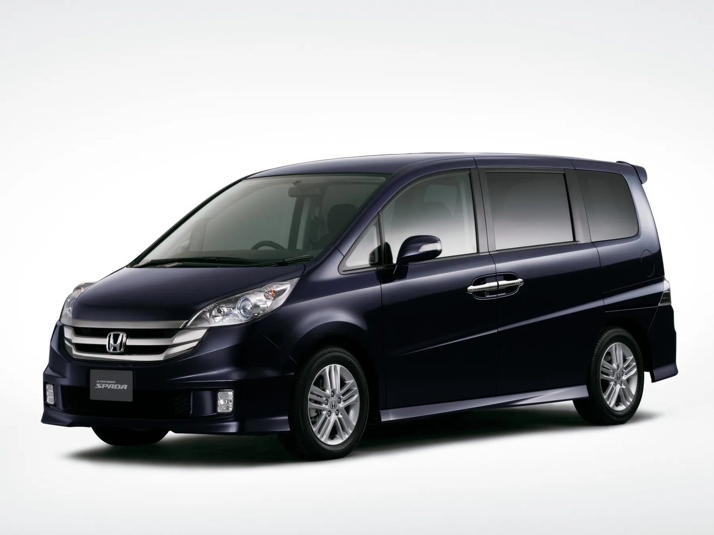 Honda_Stepwgn_3_generation__Minivan__4.jpg