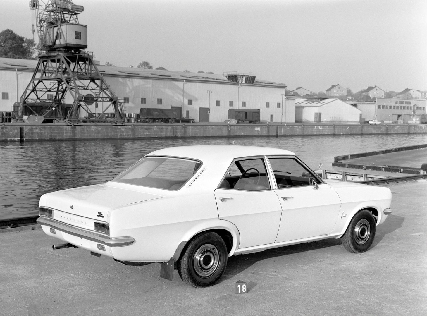 vauxhall_Victor_4_generation__Sedan__10.jpg
