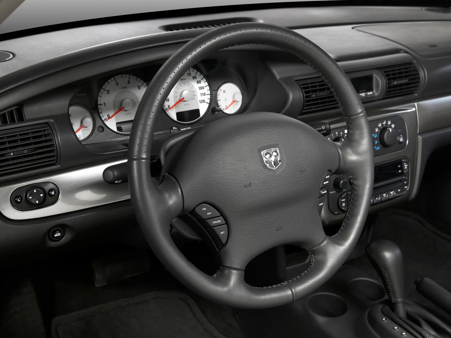 Dodge_Stratus_2_generation_restyling__Sedan__3.jpg
