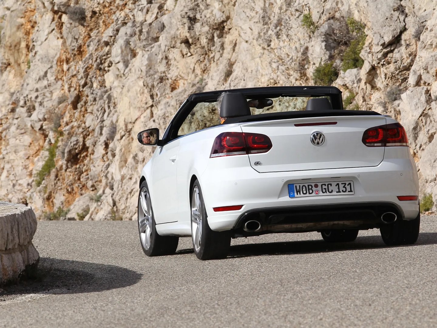 Volkswagen_Golf_R_6_generation__Cabrio__9.jpg