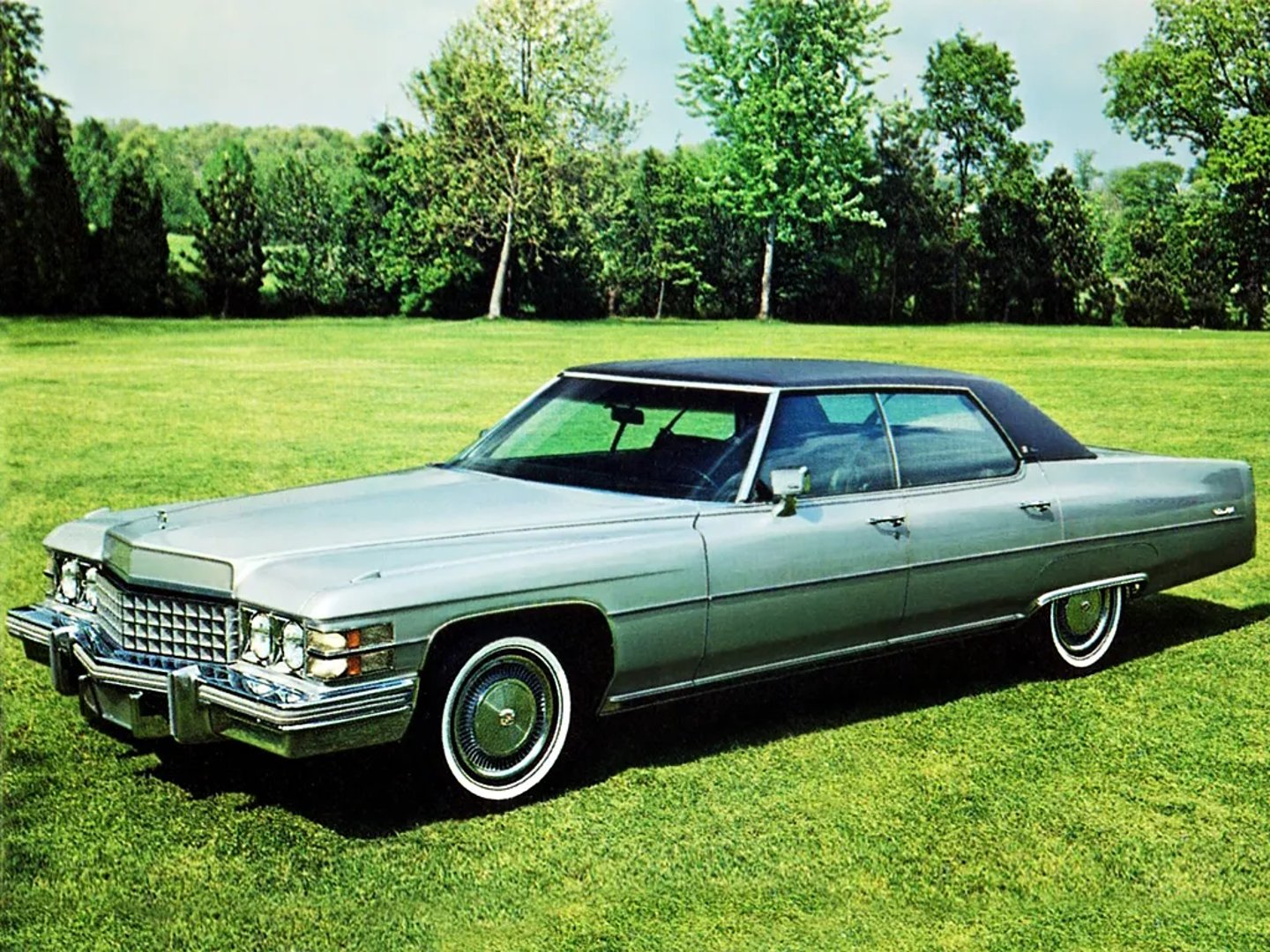 Cadillac_DeVille_4_generation__Sedan__4.jpg