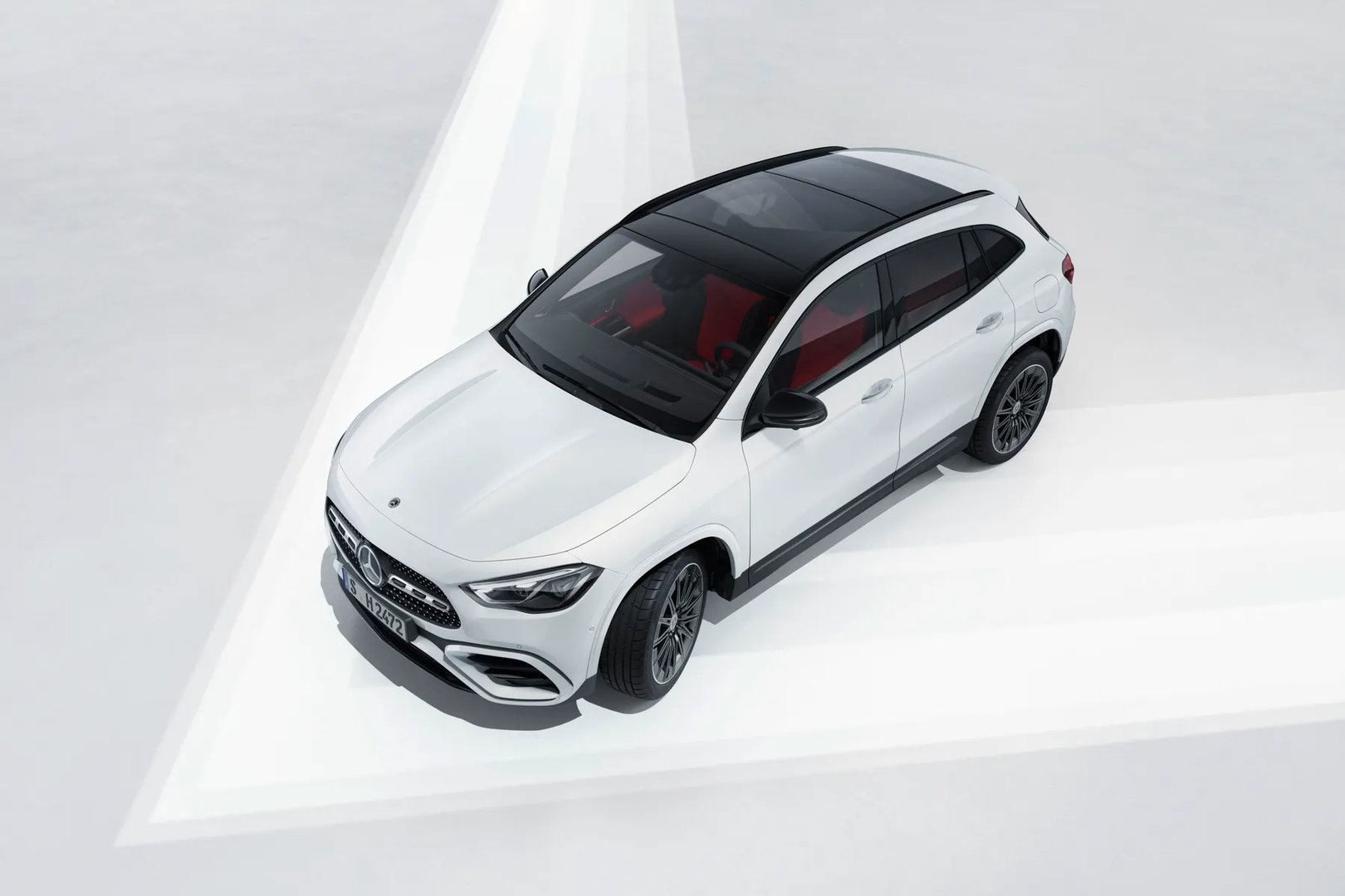 Mercedes_GLA_2_generation_restyling__SUV_5-doors__2.jpg