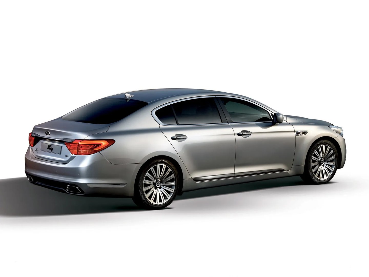 Kia_K9_1_generation__Sedan__4.jpg