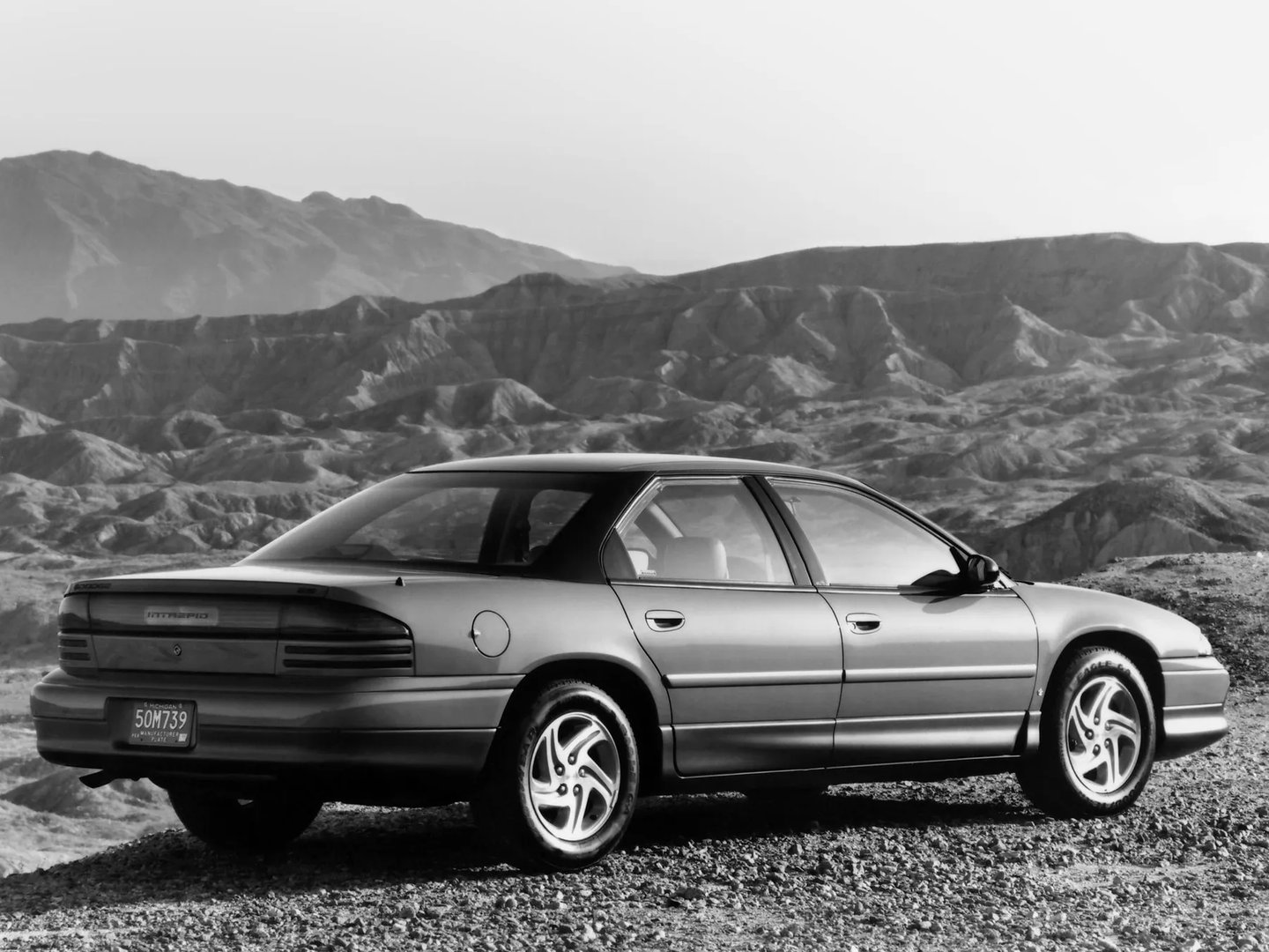 Dodge_Intrepid_1_generation__Sedan__7.jpg