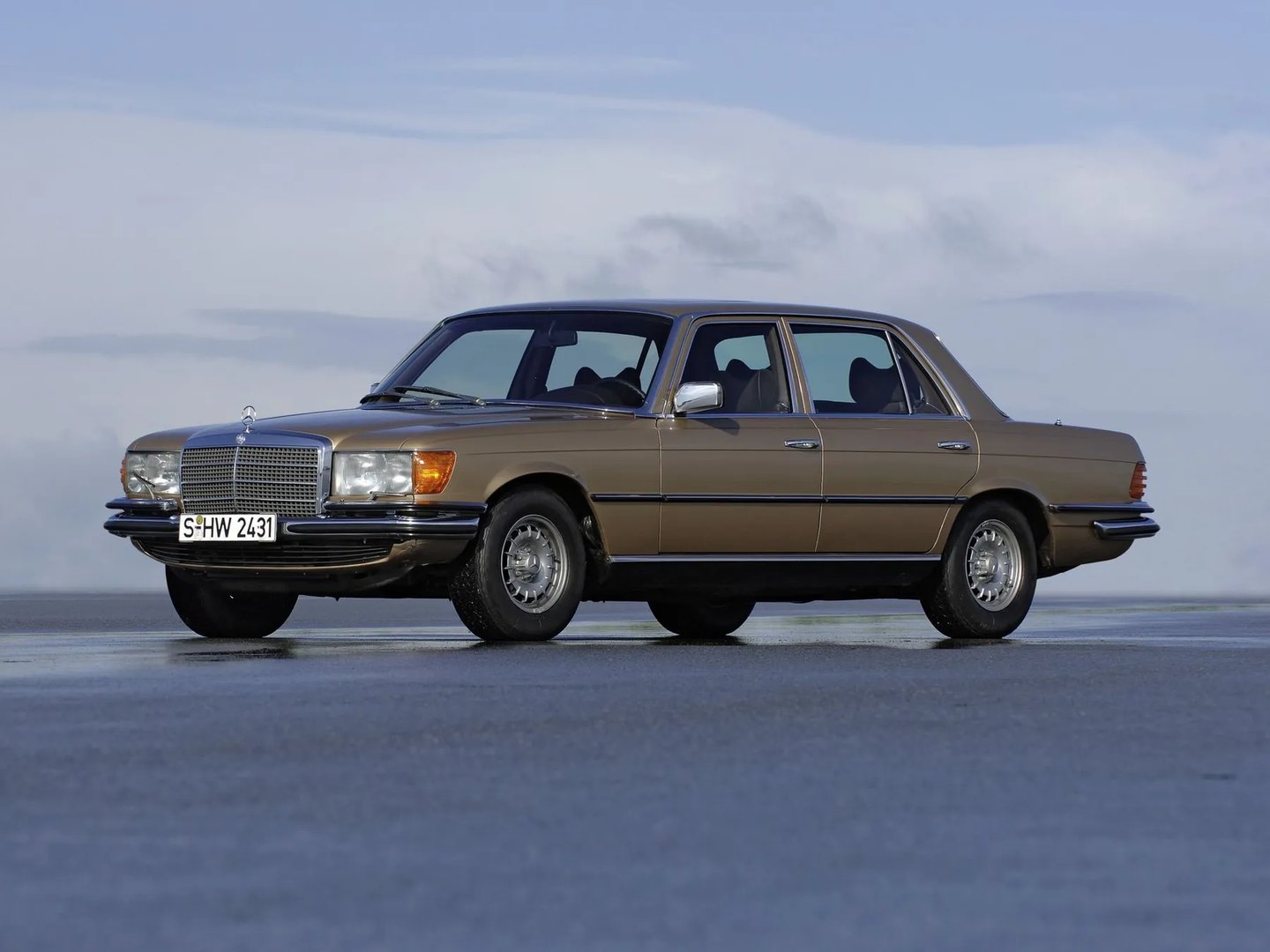Mercedes_S-Class_1_generation__Sedan__7.jpg