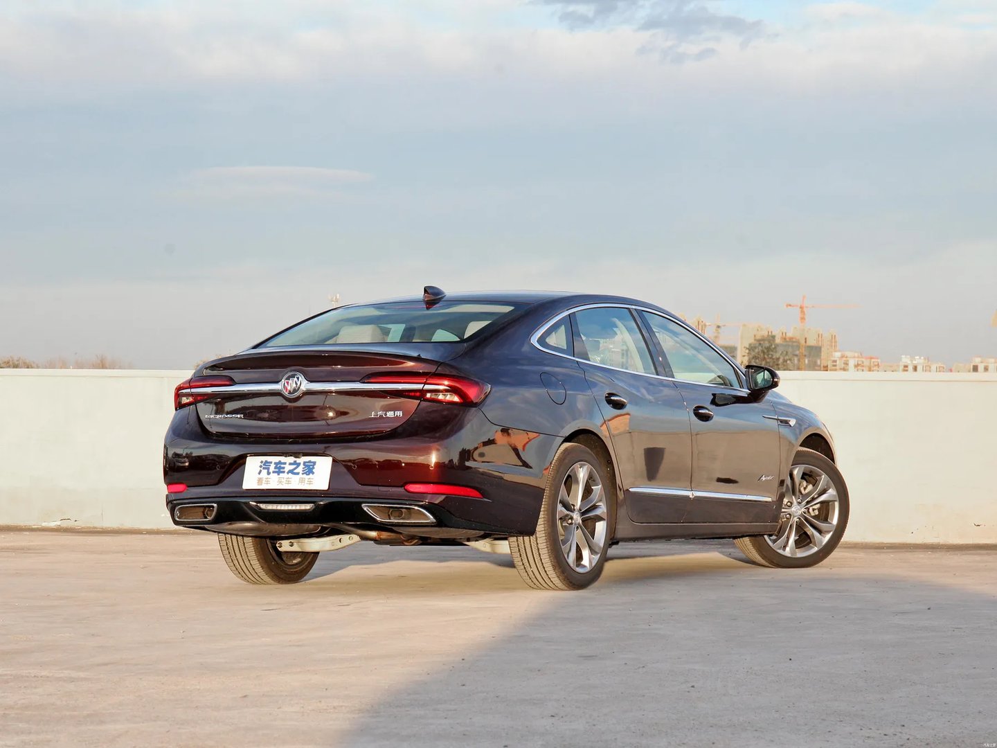 Buick_LaCrosse_4_generation__Sedan__2.jpg