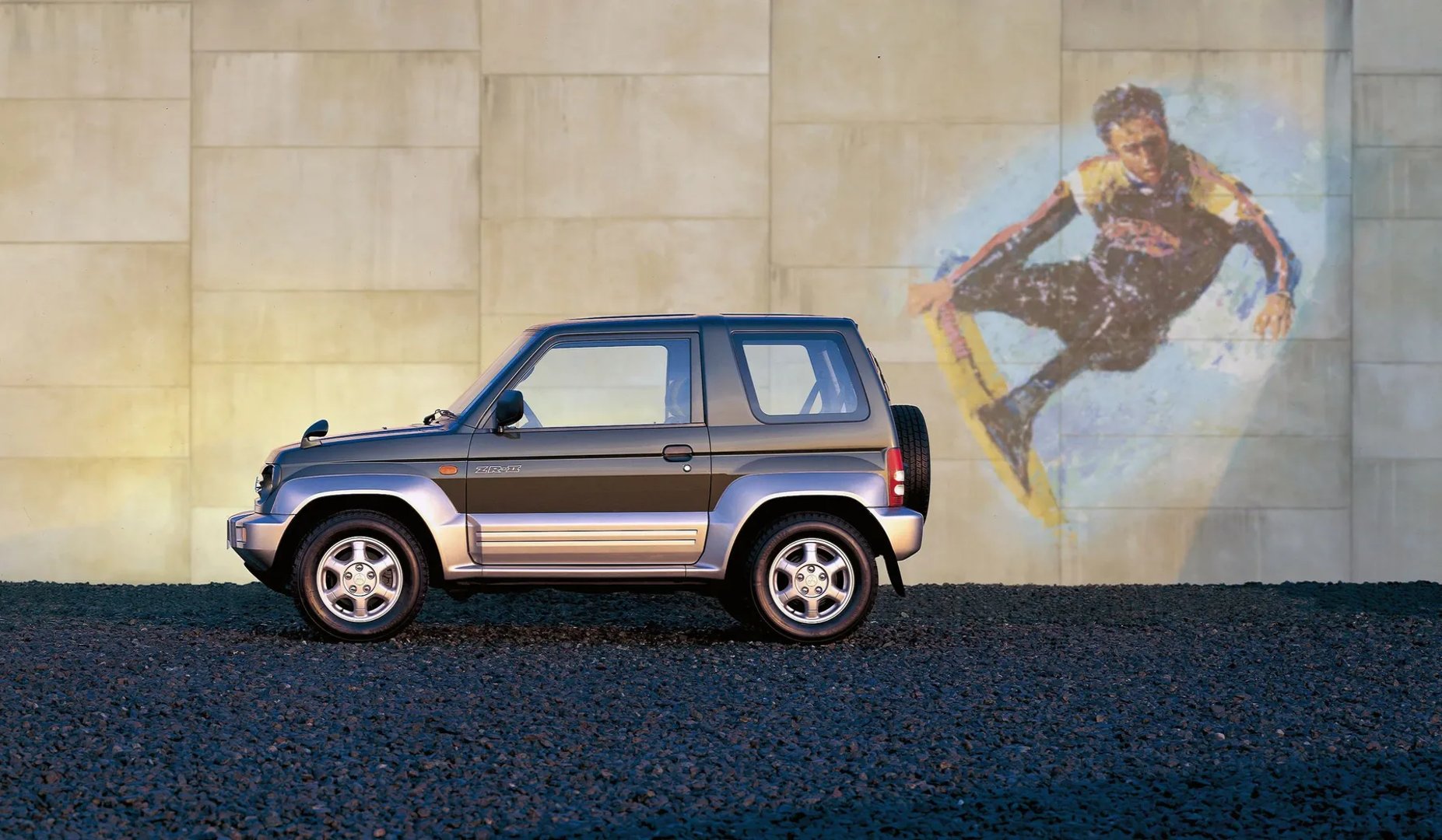 Mitsubishi_Pajero_Junior_1_generation__SUV_3-doors__3.jpg