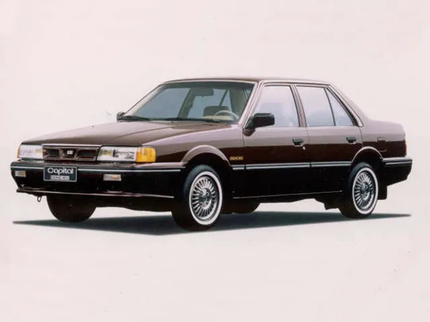 Kia_Capital_1_generation__Sedan__main.jpg