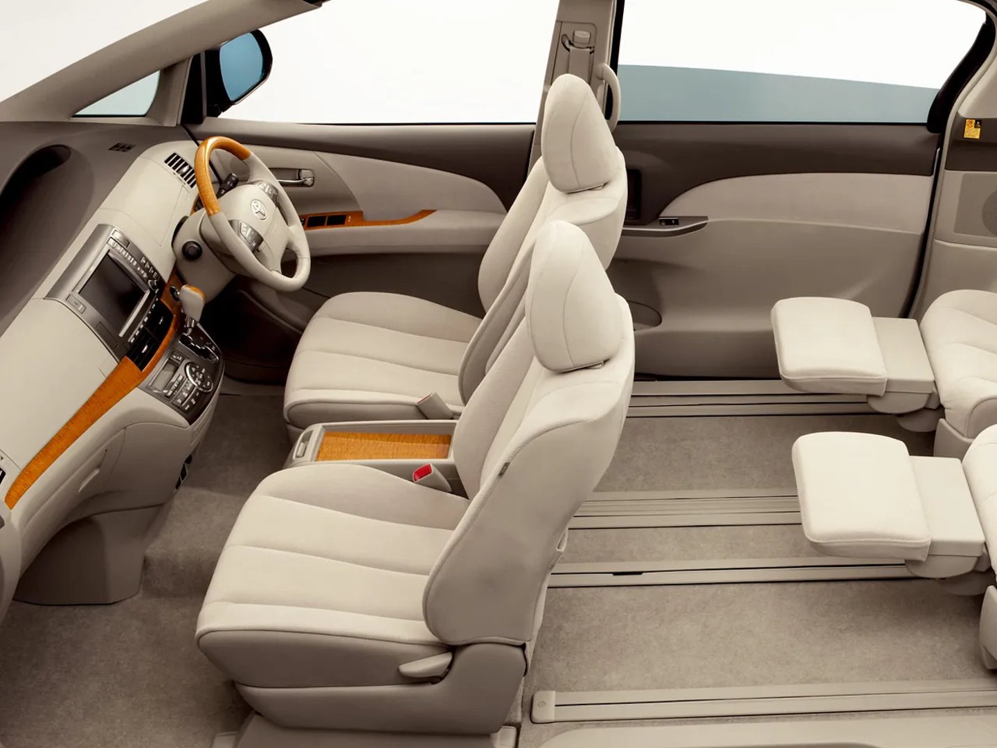 Toyota_Estima_3_generation_restyling__Minivan__8.jpg