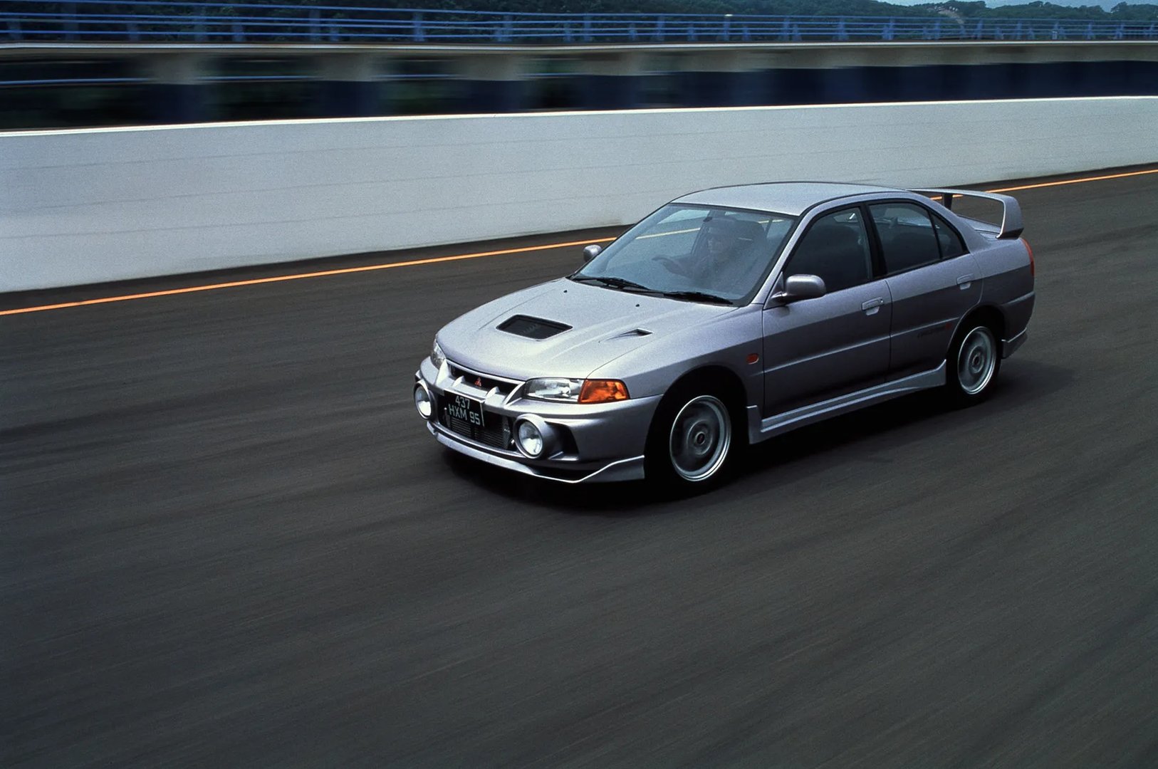 Mitsubishi_Lancer_Evolution_4_generation__Sedan__5.jpg