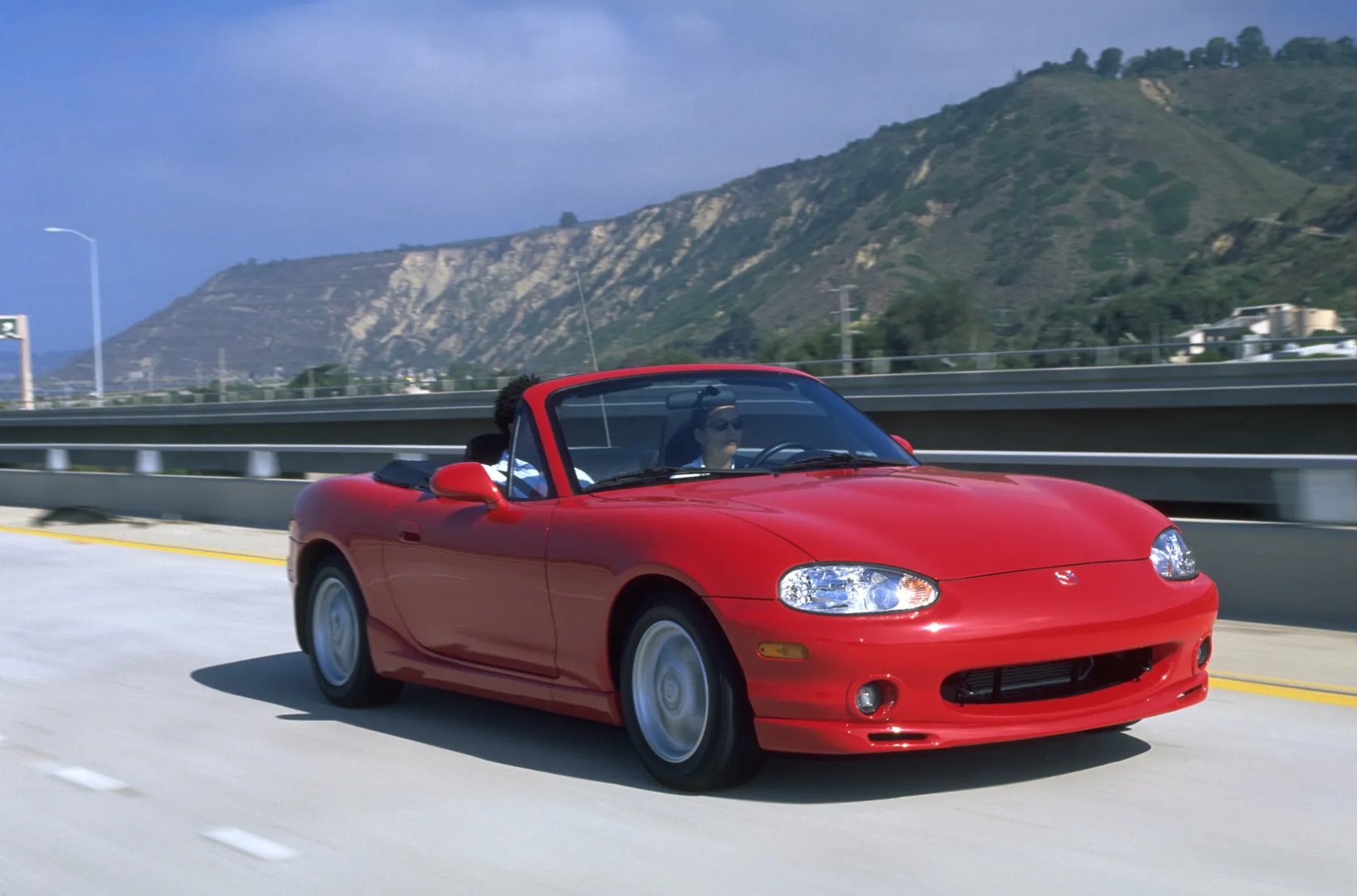 Mazda_MX-5_2_generation__Roadster__8.jpg