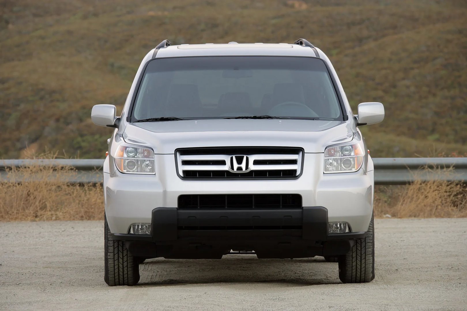 Honda_Pilot_1_generation_restyling__SUV_5-doors__5.jpg