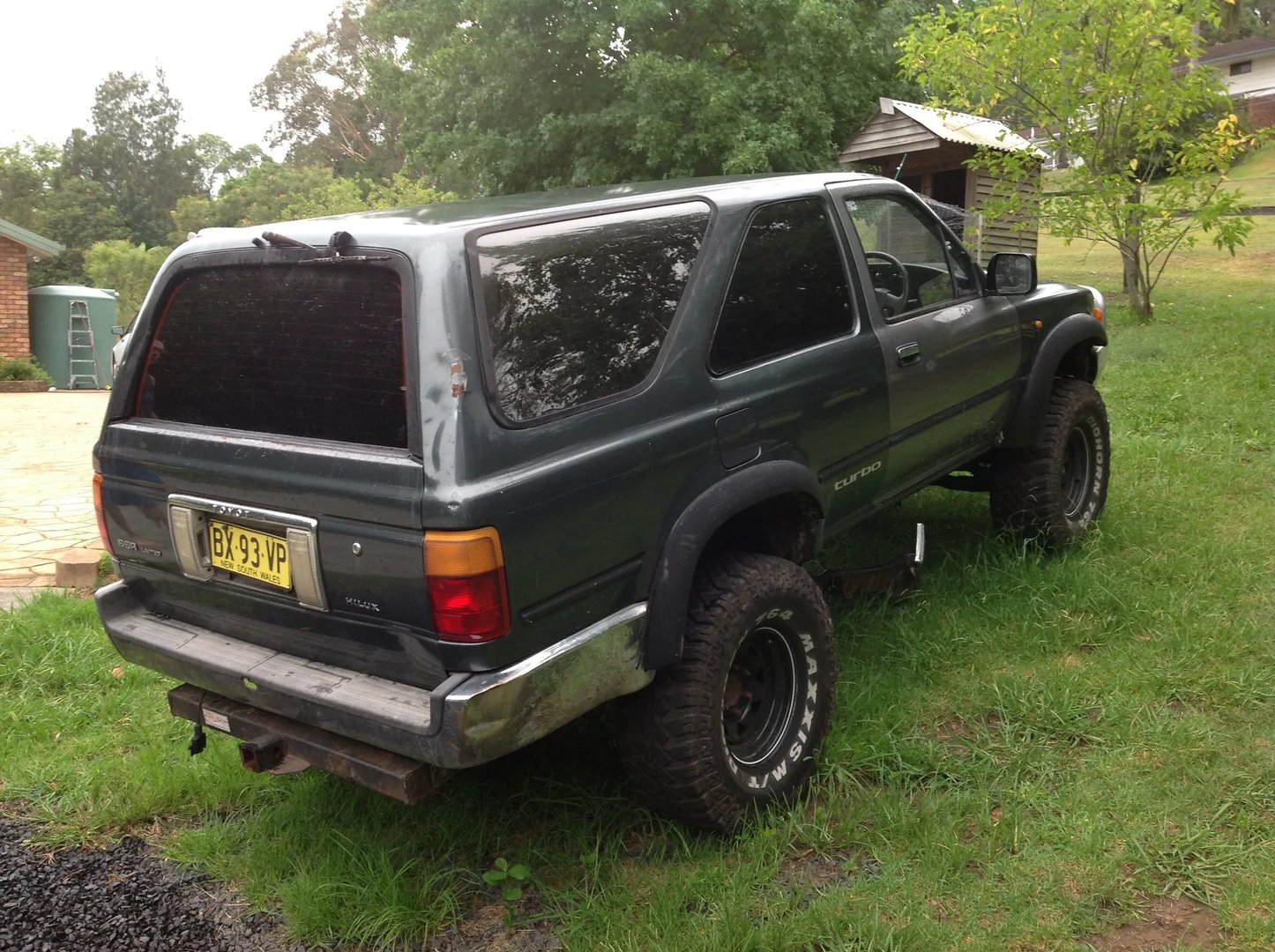 Toyota_Hilux_Surf_2_generation_restyling__SUV_3-doors__1.jpg