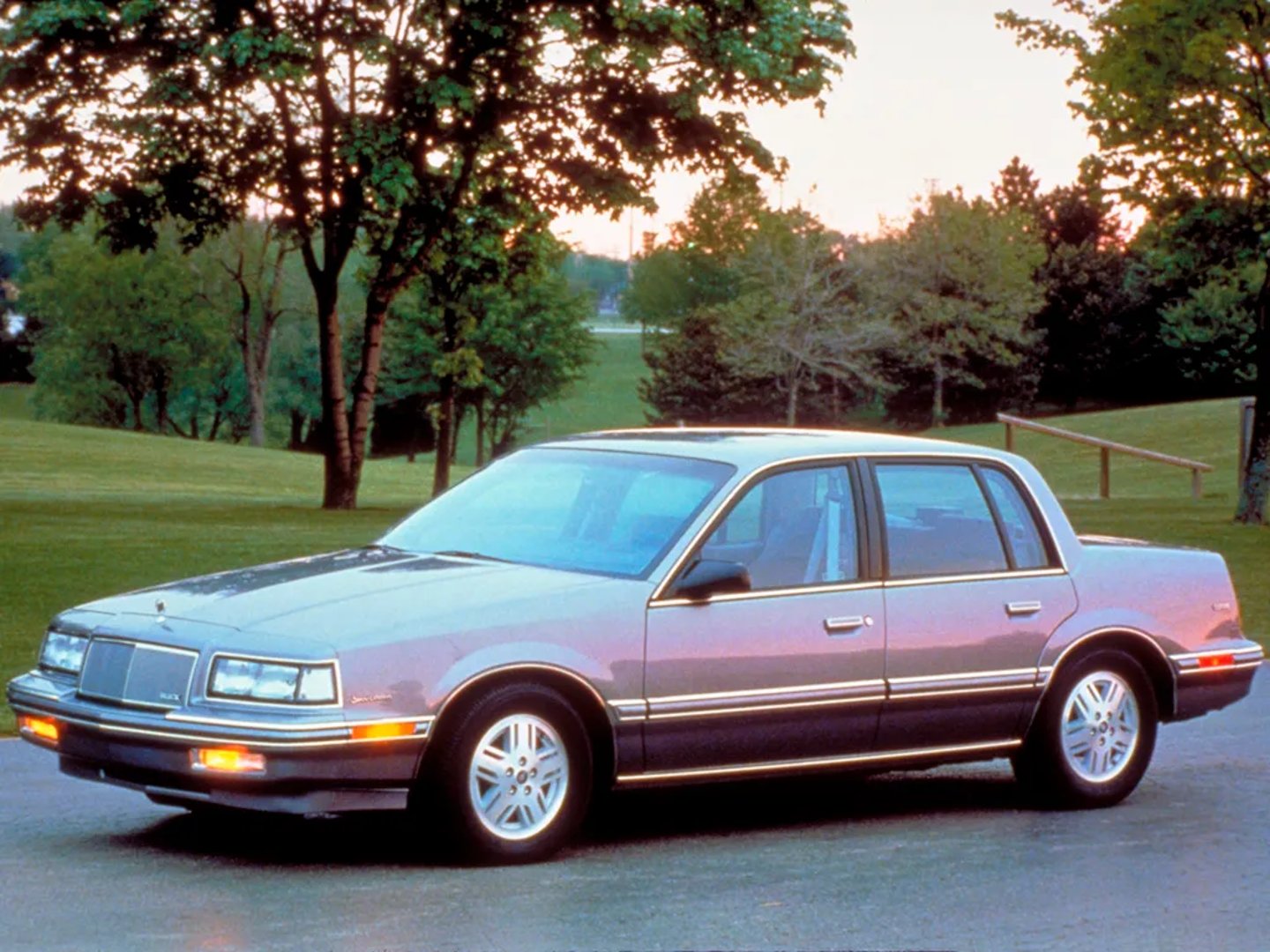 Buick_Skylark_6_generation__Sedan__9.jpg