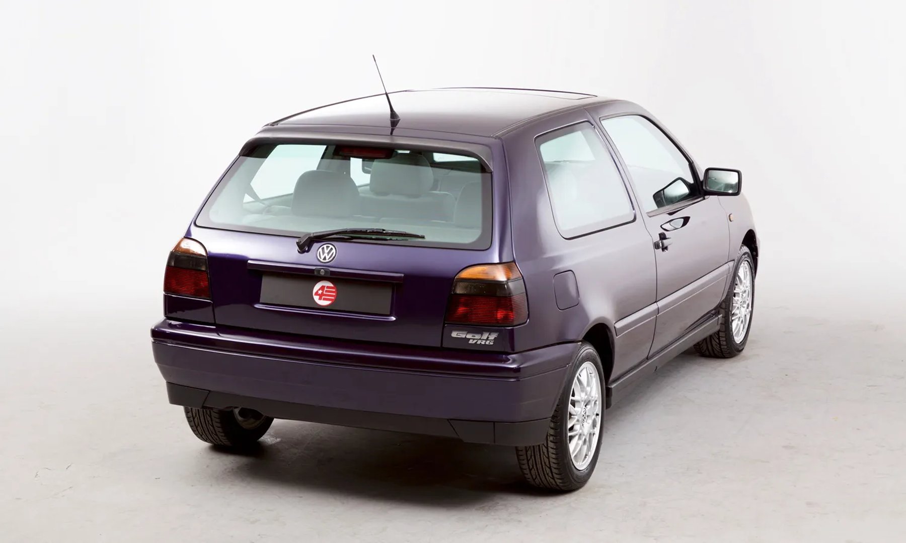 Volkswagen_Golf_3_generation__Hatchback_3-door__1.jpg