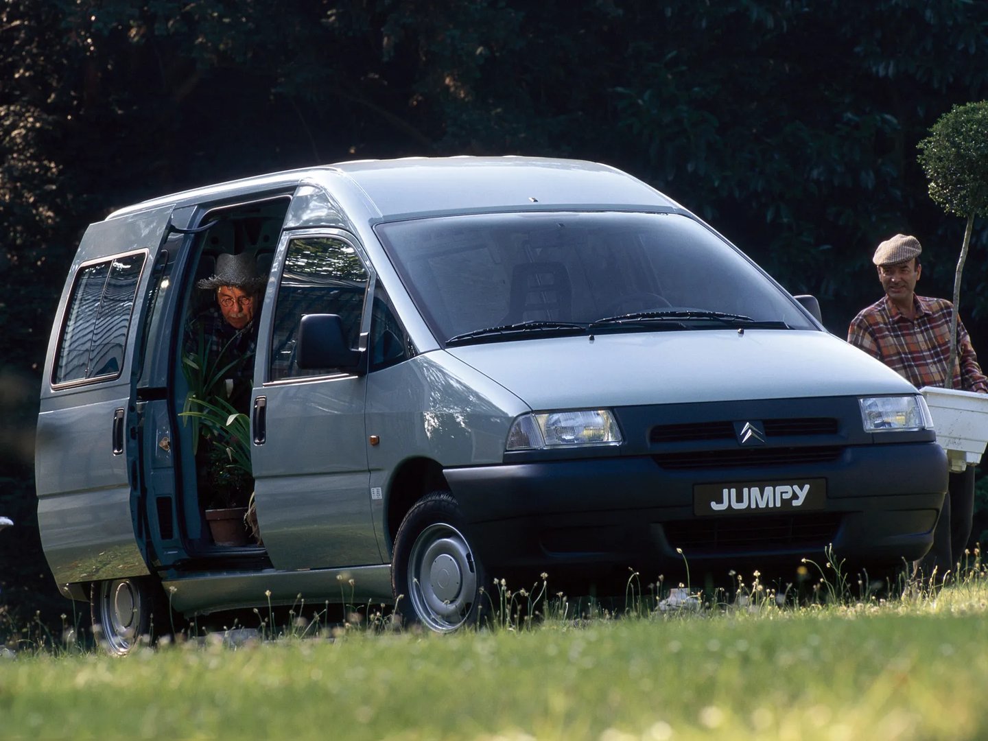 Citroen_Jumpy_1_generation__Minivan__1.jpg