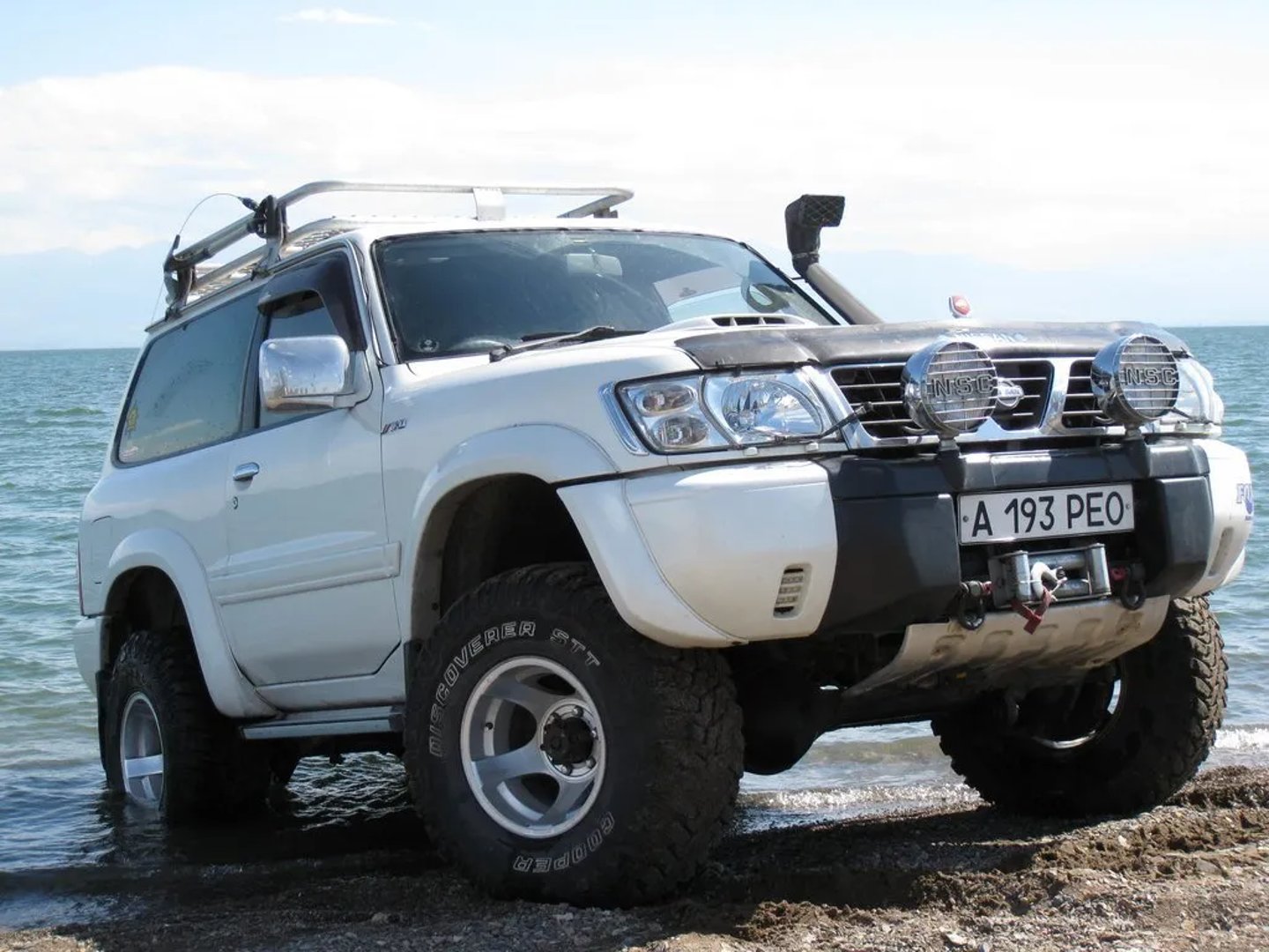 Nissan_Safari_5_generation__SUV_3-doors__3.jpg