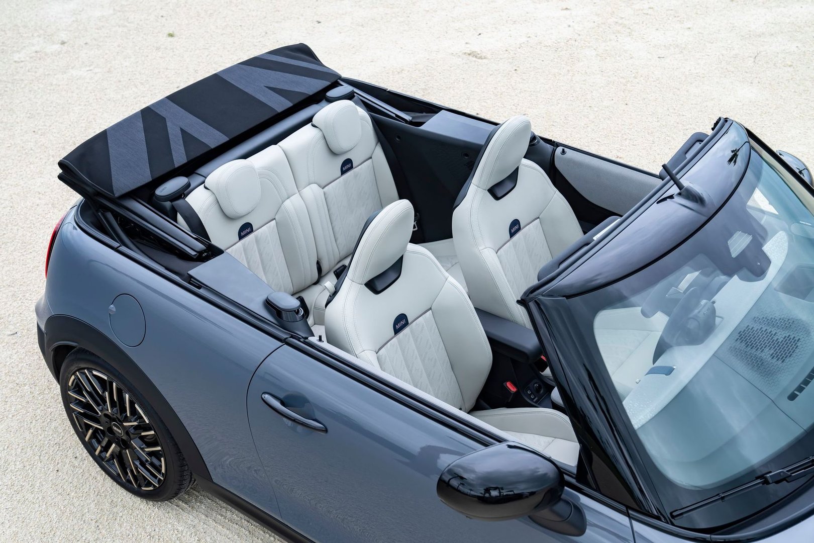 mini_Cooper_4_generation__Cabrio__36.jpg
