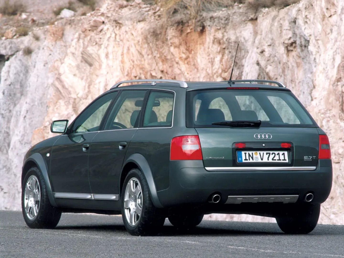 Audi_A6_allroad_1_generation__Estate_5-door__2.jpg